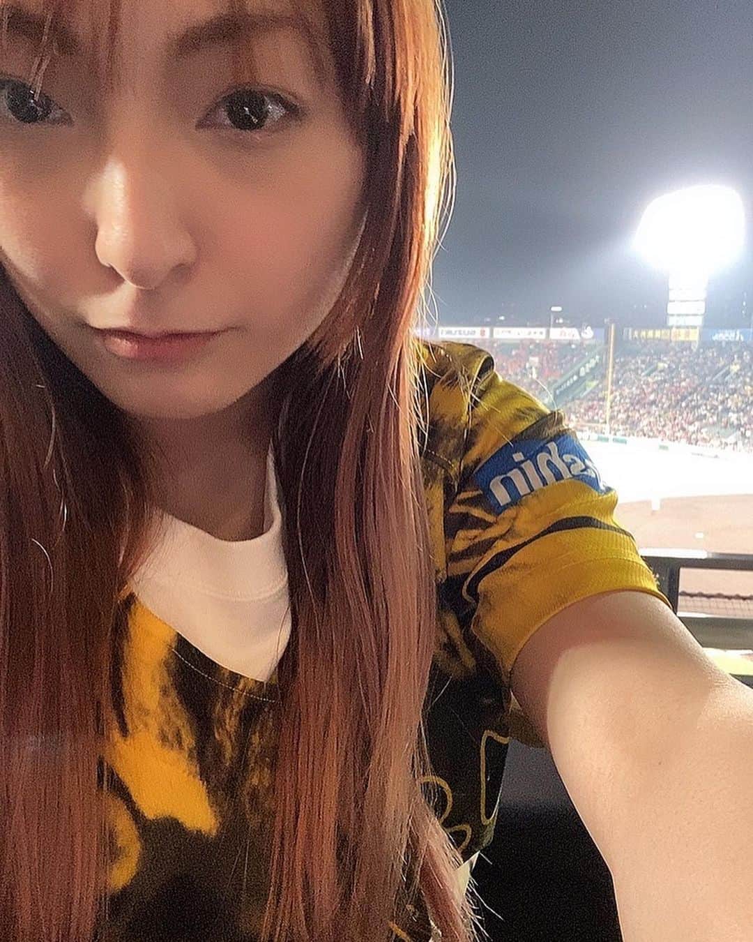 琴乃さんのインスタグラム写真 - (琴乃Instagram)「JAPAN ⚾️  #阪神タイガース #阪神 #甲子園球場 #野球 #大阪 #koreangirl  #アサヒビール #日本観光」5月4日 4時38分 - realsujeong