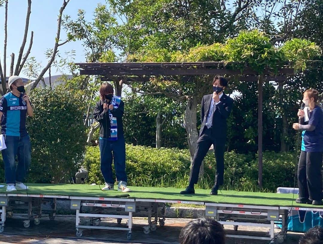 山ノ井拓己さんのインスタグラム写真 - (山ノ井拓己Instagram)「🗣🎤♫🎁 #Rin音　さん #トークショー  #アビスパ福岡  #福岡  #jリーグ  ファンの皆様と久しぶりに話せて嬉しかったです😁 Rin音さんサイン入りのCDのプレゼントありがとうございました🎁」5月3日 20時27分 - takumi_yamanoi