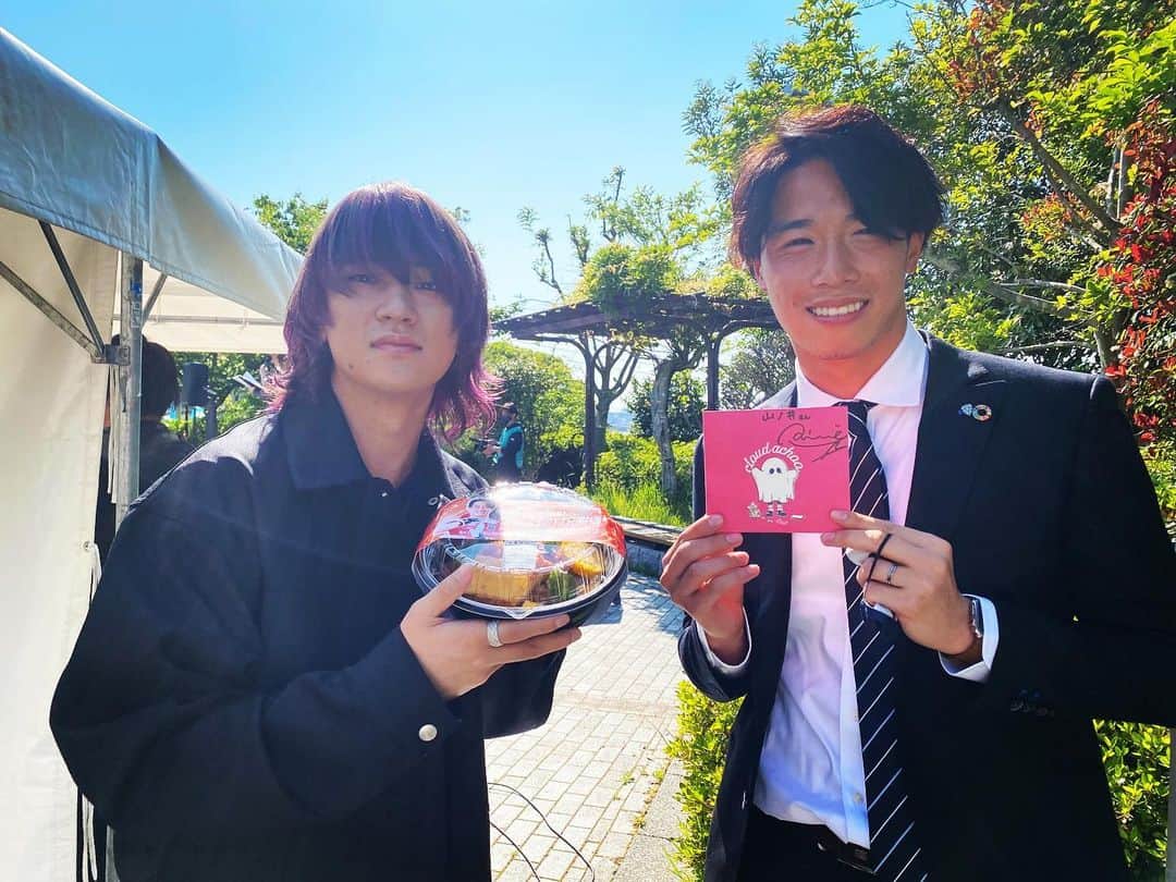 山ノ井拓己さんのインスタグラム写真 - (山ノ井拓己Instagram)「🗣🎤♫🎁 #Rin音　さん #トークショー  #アビスパ福岡  #福岡  #jリーグ  ファンの皆様と久しぶりに話せて嬉しかったです😁 Rin音さんサイン入りのCDのプレゼントありがとうございました🎁」5月3日 20時27分 - takumi_yamanoi