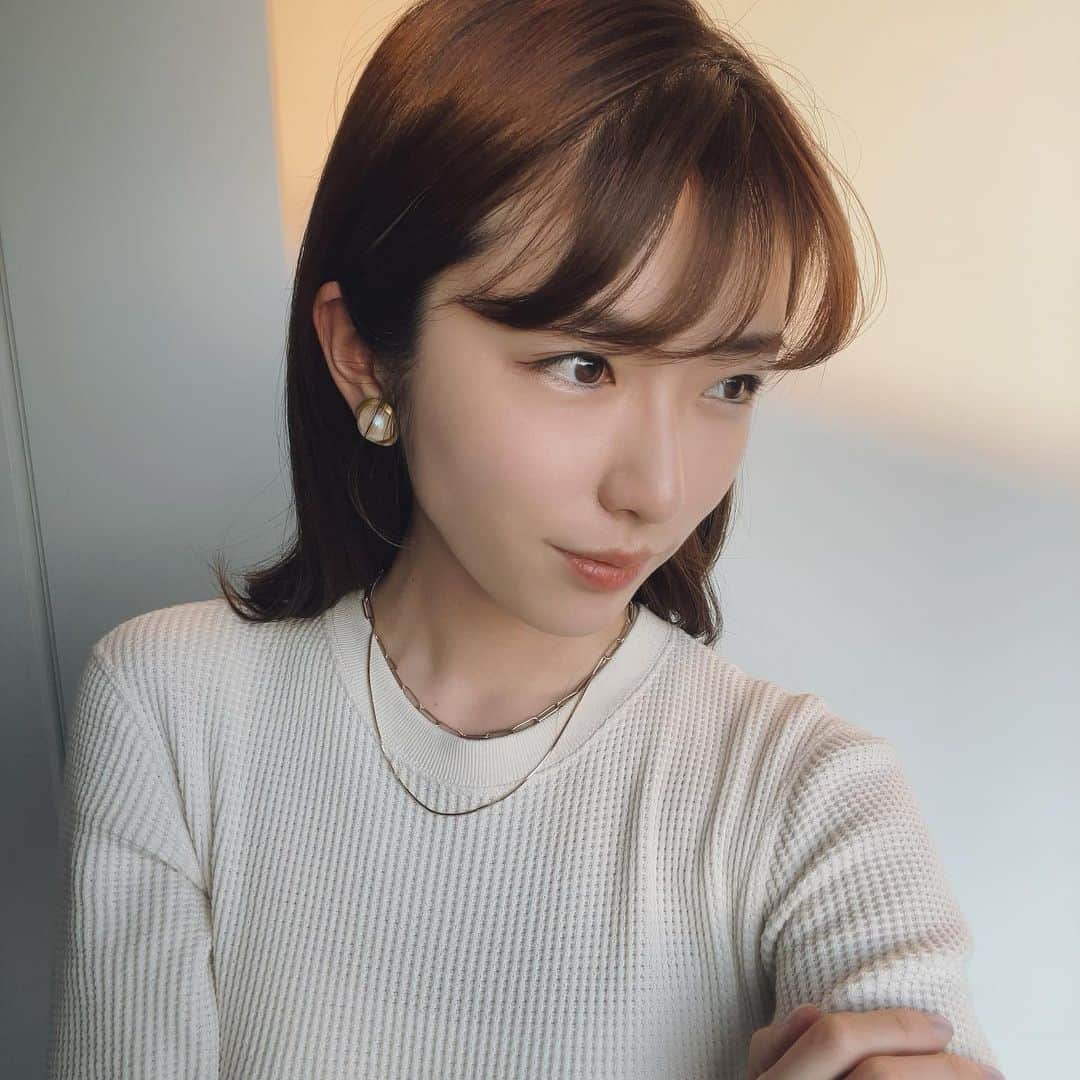 樋口柚子さんのインスタグラム写真 - (樋口柚子Instagram)「ボタンの裏側の足をとって、 ヤスリをかけてイヤリングにしたよ〜☺︎ 着れなくなった洋服のボタンを 取っておいてくれたお母さんありがとう🙏 アンティークっぽい雰囲気がツボ🤤 #ハンドメイド #ハンドメイドアクセサリー #ゆずハンドメイド」5月3日 21時16分 - higuchi_yuzu_official