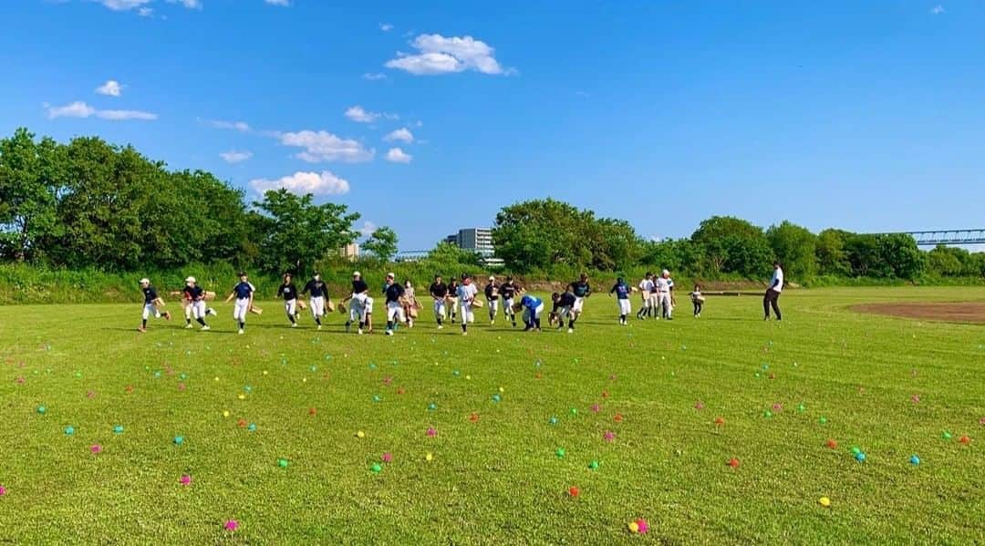 岩隈久志のインスタグラム：「練習後、先月雨で延期にしていたegg huntをやりました^_^  妻が用意してくれました！  みんな喜んでくれて嬉しかったです^_^」