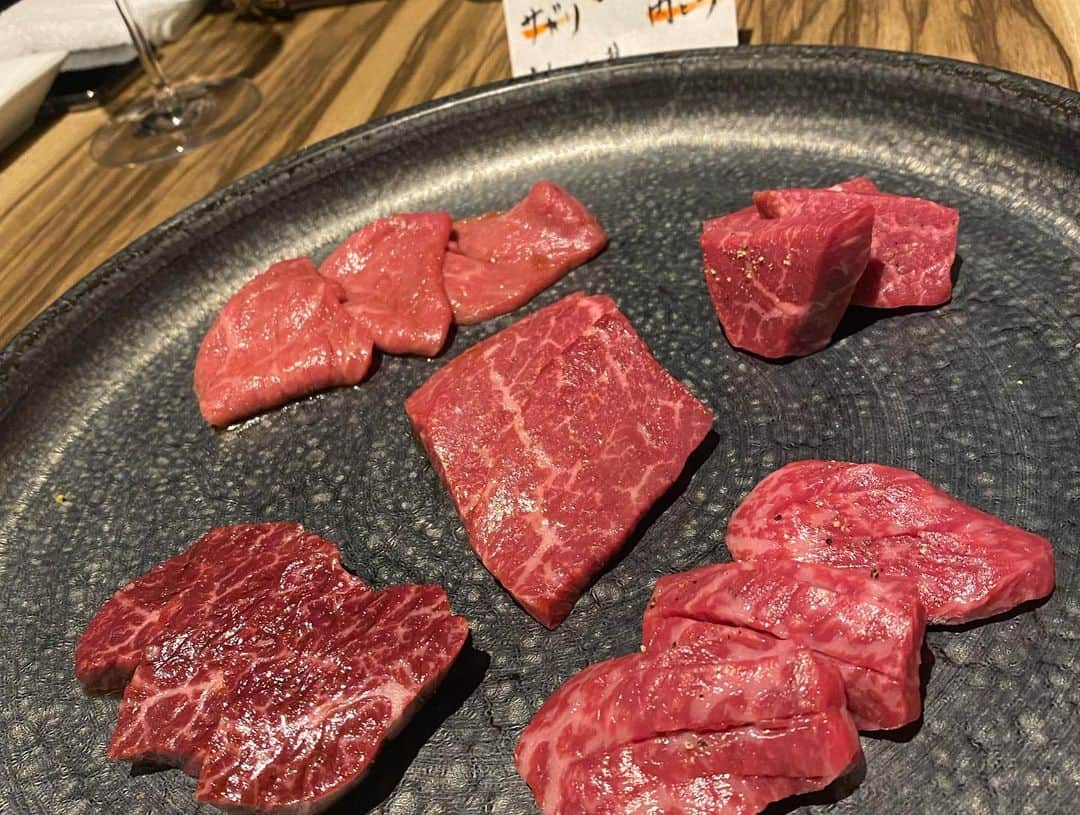 高嶋ちさ子さんのインスタグラム写真 - (高嶋ちさ子Instagram)「聖子ちゃんとフミヤさんを産んだ街「久留米」！！！ ゴールデンウィークという事で、大渋滞に巻き込まれて飛行機に乗り遅れた人1名 無事に着いた先発組は福岡からの事故渋滞で、久留米まで2時間！！ その間に飛行機に乗り遅れた人に抜かされるという珍事  来年からはGWはじっとしてよう… と思いましたが、久留米のお客様が熱かった！ 盛り上げ上手の聴き上手！ とても弾きやすいホールだし、楽しませて頂きました。  明日はこの地に留まりゴルフ！！」5月3日 22時00分 - chisakotakashima