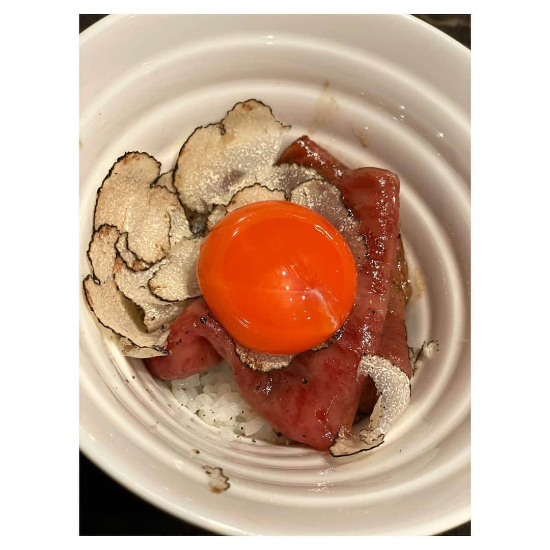 安蒜幸紀さんのインスタグラム写真 - (安蒜幸紀Instagram)「. 🥩新進気鋭 . 素敵なお肉会にお誘い頂き 行ってきました🤍 . 住所非公開 完全会員制紹介焼肉 新進気鋭さん . ただただ感動でした🥹✨ . #焼肉#住所非公開#会員制#紹介制#新進気鋭#東京#東京グルメ」5月3日 22時19分 - ambirusaki