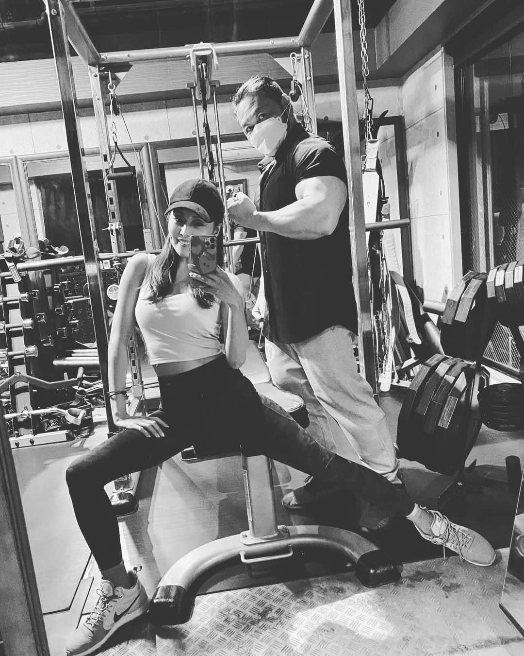 のインスタグラム：「今日はジムハシゴ☺️ キックボクシングで有酸素運動からの 北島達也さんに筋トレをして頂き カラダバキバキ☺️ 帰ってきて2回目の夜ご飯でプラマイゼロ🥺 インスタ映えしたくて 先生と写真📸笑 #gym #workout  #nopainnogain  #筋トレ　#fitness  #北島達也　#vodeza #bodymake #diet #ワークアウト　#パーソナルジム　#熊切あさ美」