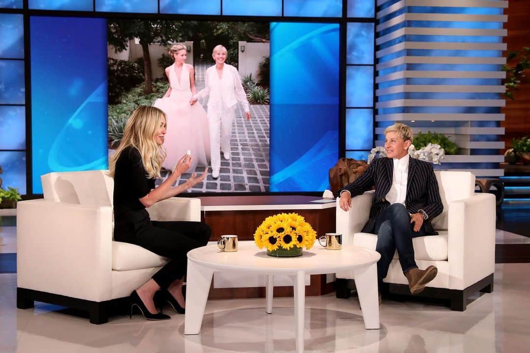 ポーシャ・デ・ロッシさんのインスタグラム写真 - (ポーシャ・デ・ロッシInstagram)「My last time on the Ellen show! So emotional! @theellenshow」5月4日 1時42分 - portiaderossi