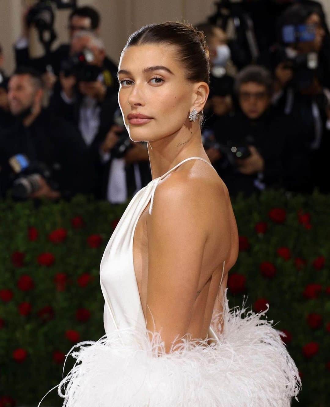 ハイレイ・ロード・ボールドウィンのインスタグラム：「MET @voguemagazine @ysl @anthonyvaccarello 🤍」