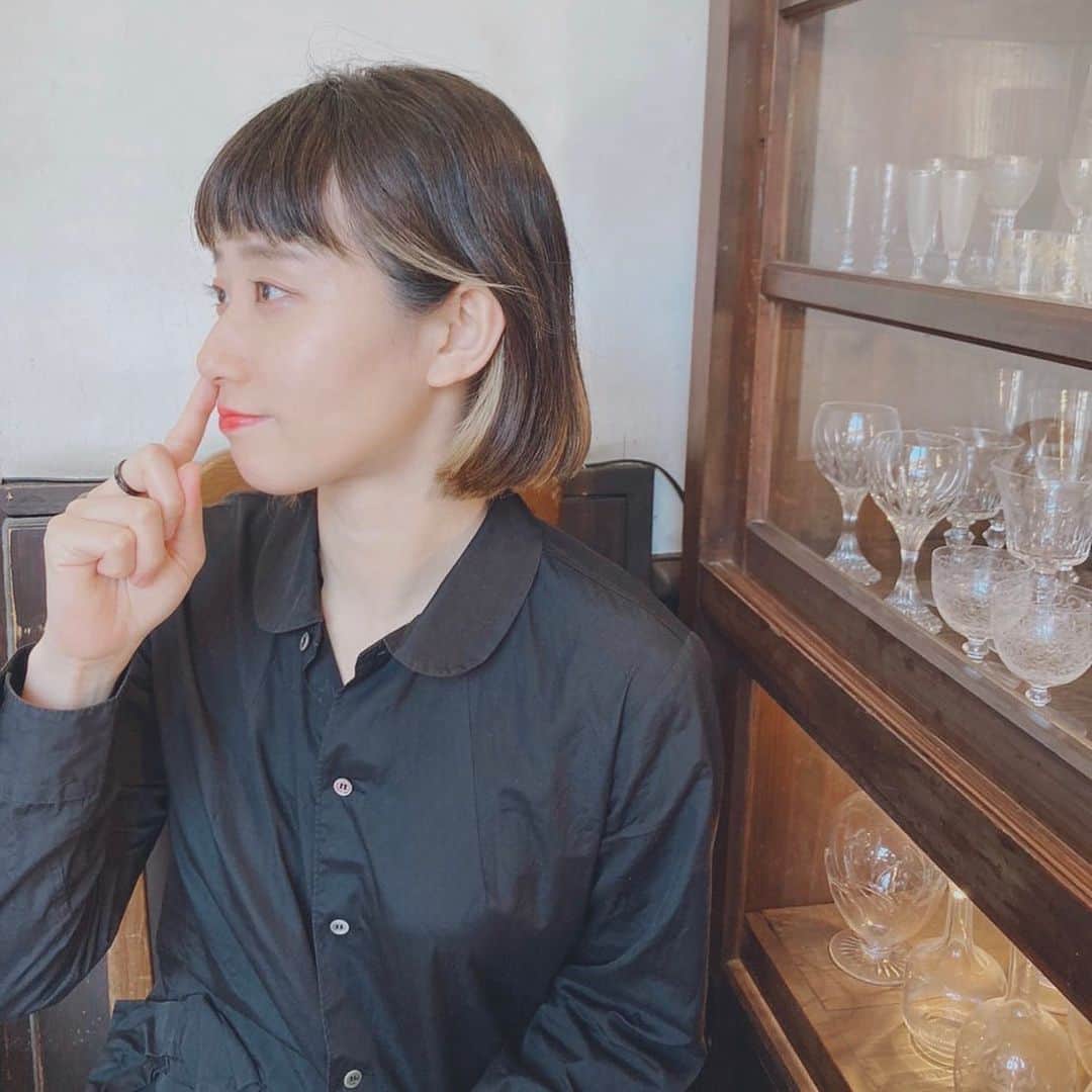 ぱちおまるのインスタグラム：「夏に向けてかわいいグラスがほしい🌝🥂 パリパリチキンうまみざわ  🤫🫣」