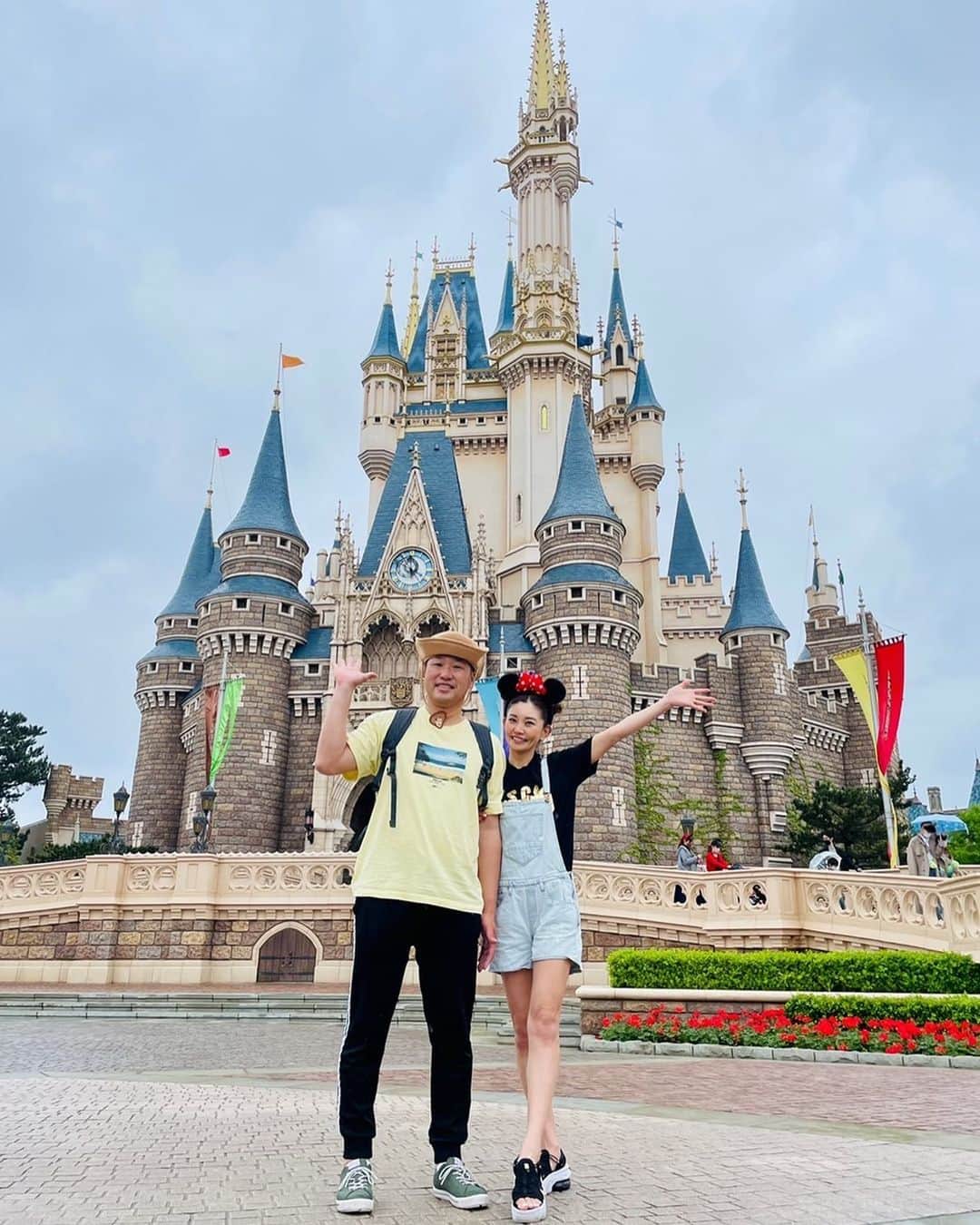 関本賢太郎のインスタグラム：「えー歳なっても夢の国✨🕍  #ディズニーランド #夢の国」