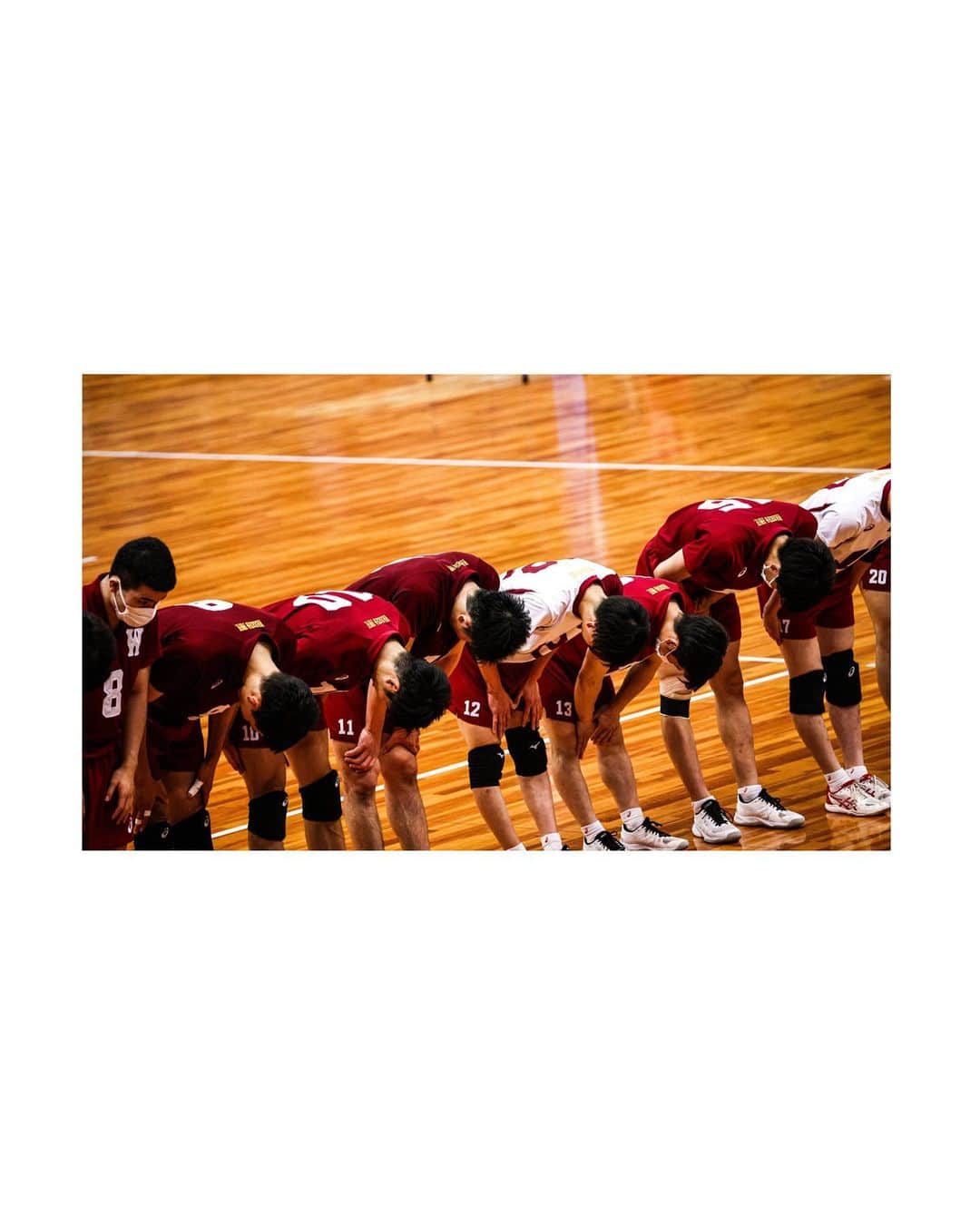荒尾怜音のインスタグラム：「2022.04.30-05.02 黒鷲旗in大阪  vs JTサンダース広島 22-25 25-23 25-18 【WIN】  vs パナソニックパンサーズ 14-25 20-25 【LOSE】  vs 富士通カワサキレッドスピリッツ 25-23 25-19 【WIN】  ２勝１敗　予選3位  楽しかった。けど悔しい。ただそれだけです。 バレーを楽しむことの大切さ、有観客の中でバレーができることのありがたさ、楽しさ、プロの試合運び、大人の考え。 たくさんのことを学べた黒鷲旗でした。 悔しさを忘れずにまずは残りの春リーグ、そしてインカレ6連覇に向けてまた0から頑張り直します。 そして来年の黒鷲旗こそ絶対自分たちの力で決勝トーナメントに残ります。 引き続き応援のほどよろしくお願いします。 畑野先生をはじめとする高校のコーチ・選手に会えて嬉しかったし元気もらえました。  #早稲田バレー #黒鷲旗」