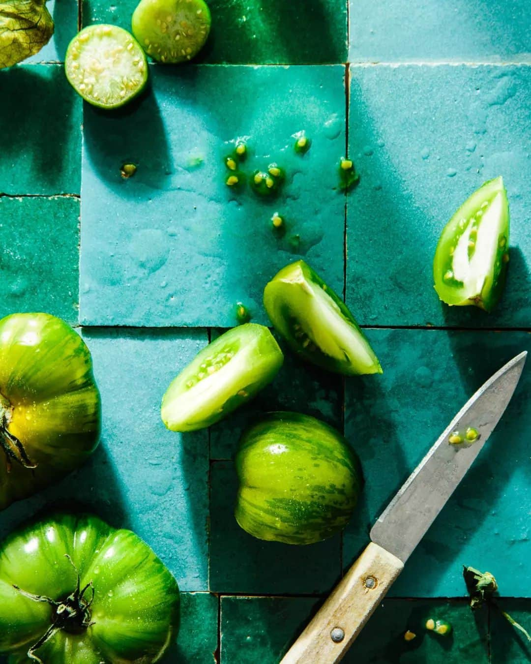 pinimariniさんのインスタグラム写真 - (pinimariniInstagram)「Ich bin immer noch auf Farbkurs 💚 . Foodstyling: @ca.ro.fran.ke . . #props #ceramics #foodstyling#propstyling #stilllife #stilllifephotos #foodphotographer #foodphotography #studiophotography」5月4日 14時05分 - _marinajerkovic_