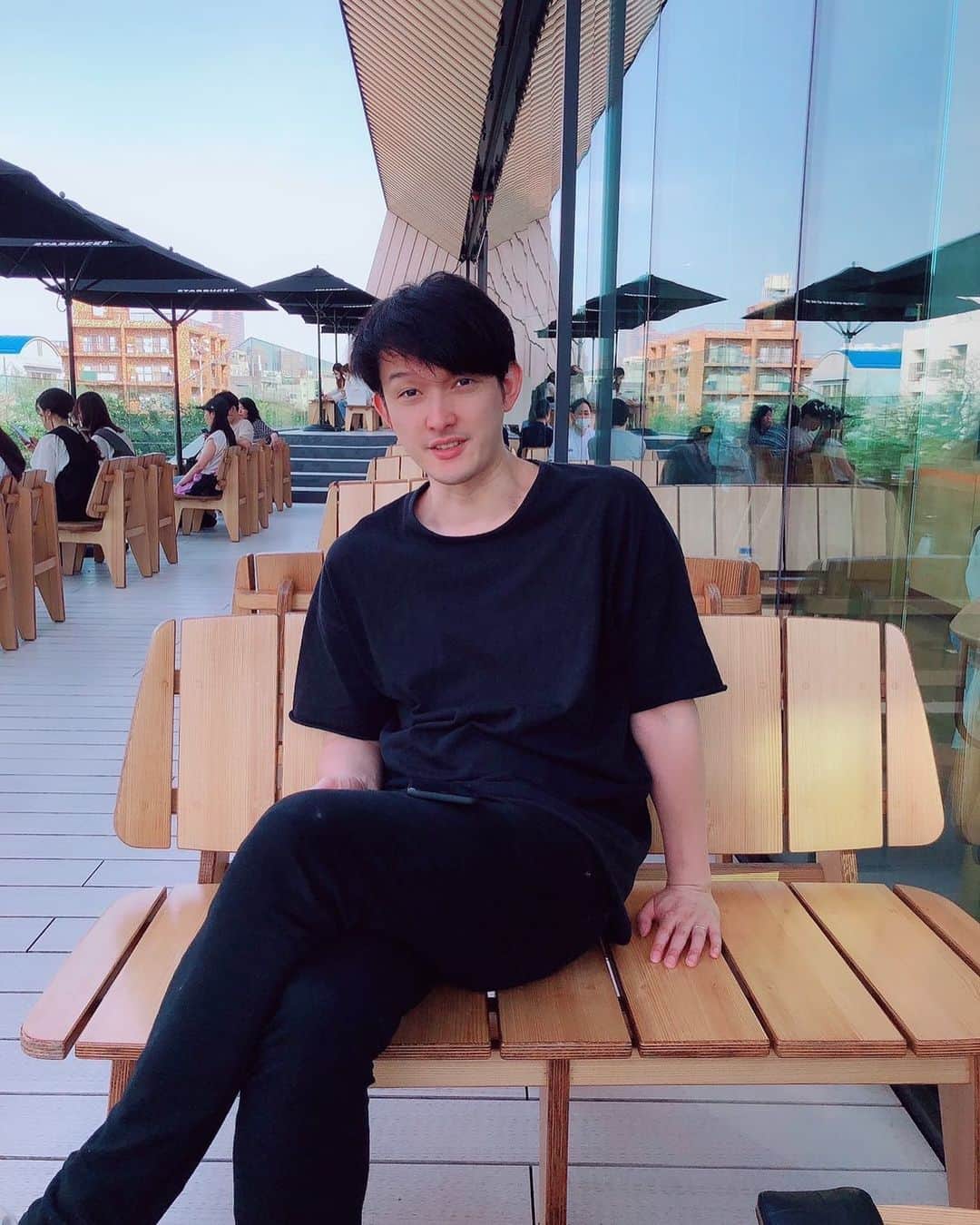 伊藤陽佑のインスタグラム：「【ご報告】私事で恐縮ですが、先日結婚いたしました🤵‍♂️ お相手は一般の方で、昨年マッチングアプリで知り合いました。「 マッチングアプリ婚 」とでも言うのでしょうか。自分達らしくマイペースに、生涯を歩んで参ります。」
