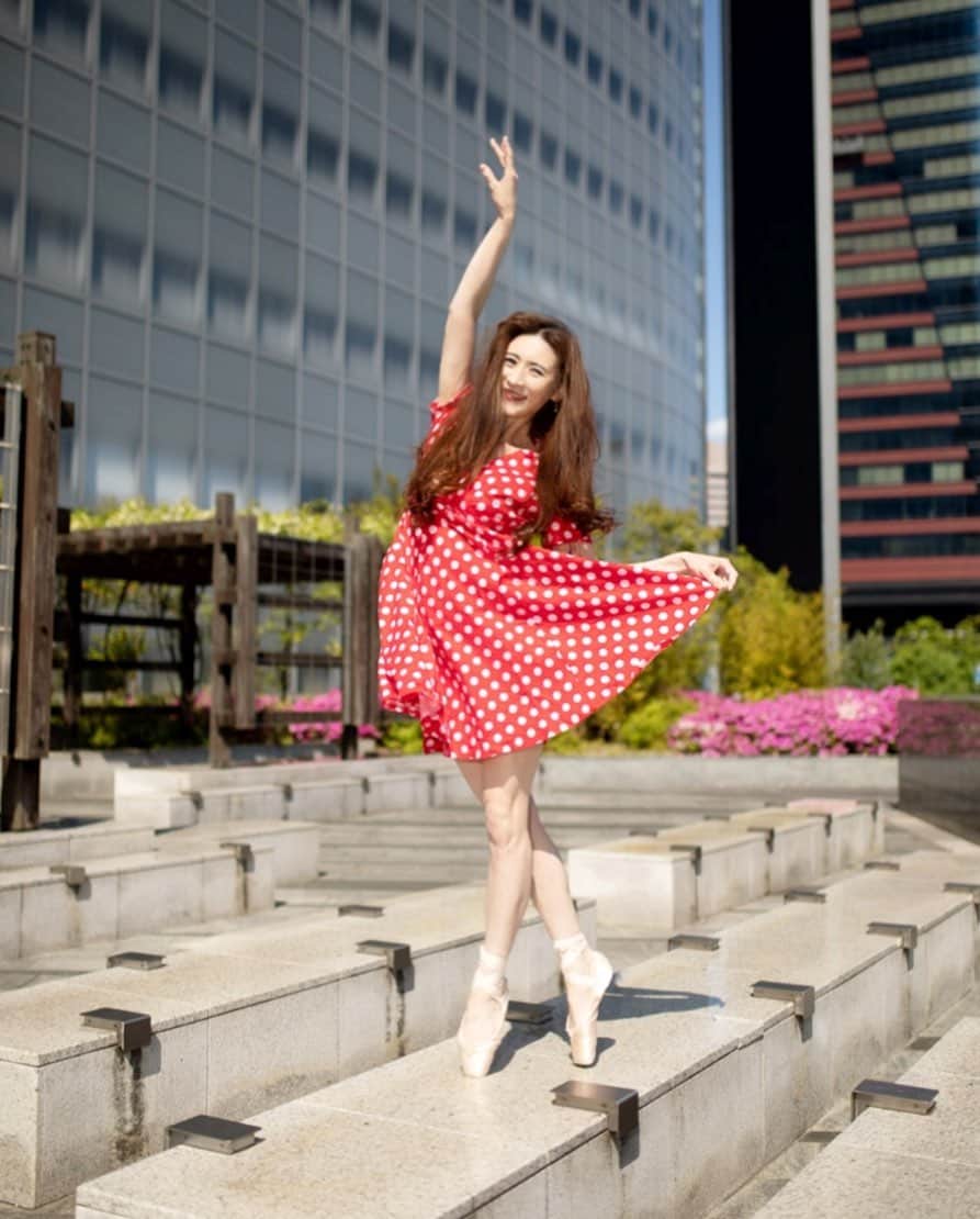 ささきえりのインスタグラム：「ballet🩰  It's not good or not, it's more important whether you like it or not✨✨✨✨  photo by @jw.japanmoments  #作品撮りパートナー #作品撮り #photo #photography #portraitsfocus #portraitphotography #portraitphotographer #ballet  #instagram #くびれ　#美尻　#model #美脚　#art #shooting #shadow #feet #artist #bodypositive #bodymake #ありがとう　#ありがとうございます #likesforfollow #photography #40歳」