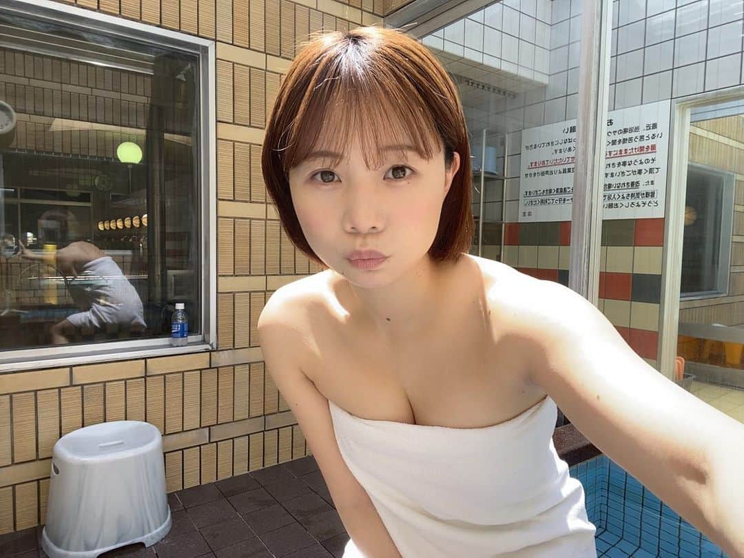 真奈さんのインスタグラム写真 - (真奈Instagram)「おはちら〜  #おはちら #銭湯」5月4日 9時18分 - manatmnt0116
