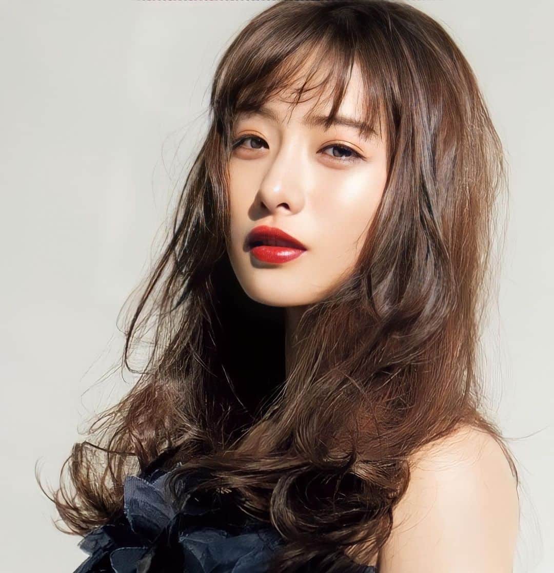 石原さとみ ファンアカウントさんのインスタグラム写真 石原さとみ ファンアカウントinstagram 可愛いし綺麗 石原さとみ さん 雑誌 Voce 前髪あり ロング 巻き髪 赤リップ ツヤ肌 可愛い 5月4日 11時58分 Ishihara Satomi719