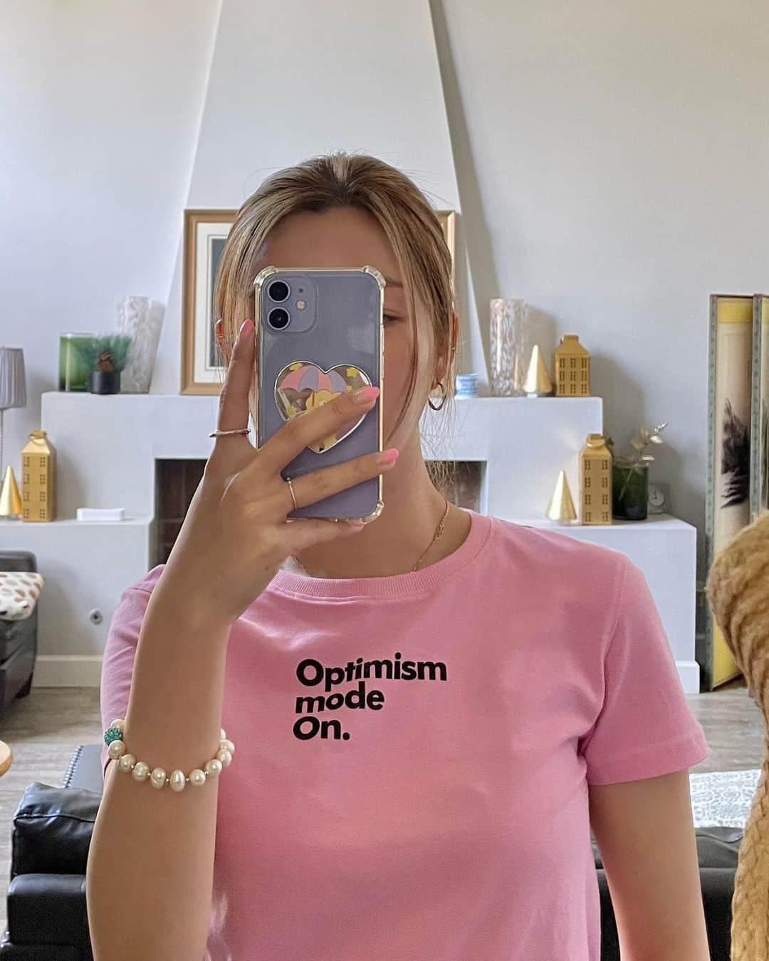 イ・ダインのインスタグラム：「𝘖𝘱𝘵𝘪𝘮𝘪𝘴𝘮 𝘮𝘰𝘥𝘦 𝘪𝘴 𝘰𝘯.」
