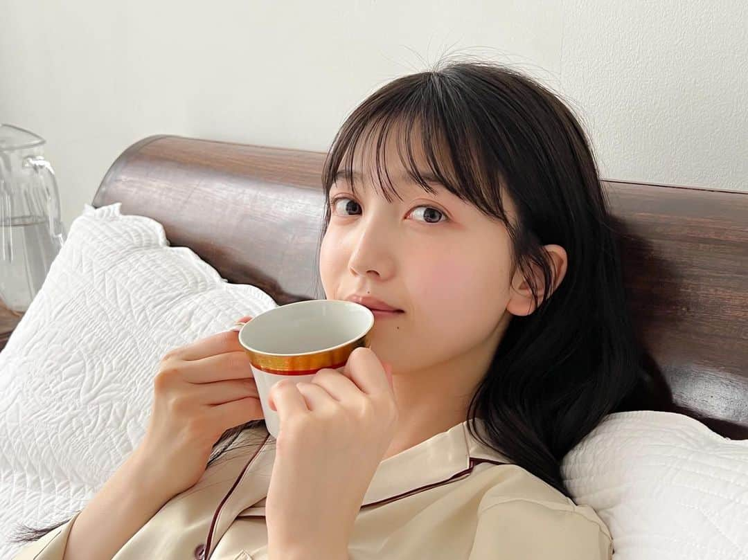 久保史緒里ファンアカウントのインスタグラム：「優雅な朝かな #乃木坂46 #久保史緒里 #久保ちゃん #久保ちゃん白すぎ可愛すぎ  #久保史緒里さんしか」