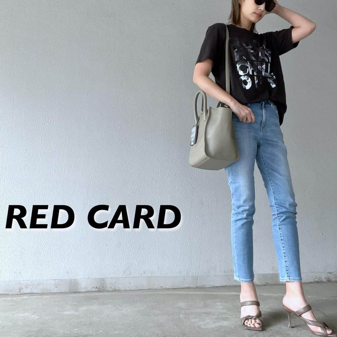 *✭ᏋണᎥ✭*のインスタグラム：「ㅤㅤㅤㅤㅤㅤㅤㅤ 気になっていたRED CARD TOKYOから出た デニムが手元に届きました♡ ㅤㅤㅤㅤㅤㅤㅤㅤ @redcardtokyo  ㅤㅤㅤㅤㅤㅤㅤㅤ フィット感バッチリで形が最高に綺麗でございます🥺💜 ㅤㅤㅤㅤㅤㅤㅤㅤ トップスはFLAVOR TEE☺︎ @flavor__tee  ㅤㅤㅤㅤㅤㅤㅤㅤ 柔らかくて着心地良き♡インしてもアウトしても🫶🏻 ㅤㅤㅤㅤㅤㅤㅤㅤ お気に入りがまた増えました♡ ㅤㅤㅤㅤㅤㅤㅤㅤ バッグは　@happy_acoaco  あこたんコラボのだよ♡ ㅤㅤㅤㅤㅤㅤㅤㅤ  #redcardtokyo#レッドカードトーキョー#flavortee#フレーバーtee #大人シンプル#オトナカジュアル#大人コーデ#着回しコーデ#高身長コーデ #166cmコーデ #骨格ウェーブ#166cm#partegram#locari」
