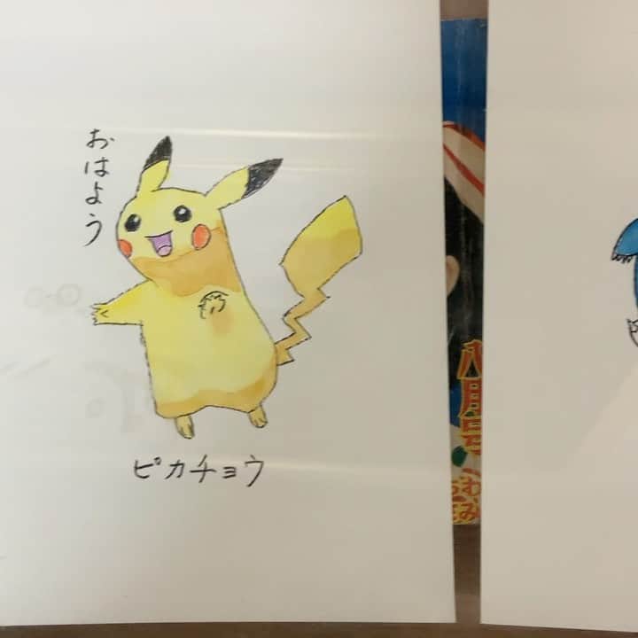 Boseのインスタグラム：「母の個展「おはよう」に行けました。送られてくる予定だったポケモンのシリーズと、その後に続く予定だったシリーズの、着色される前のハイジ。 #おはようイラスト #昭和館」