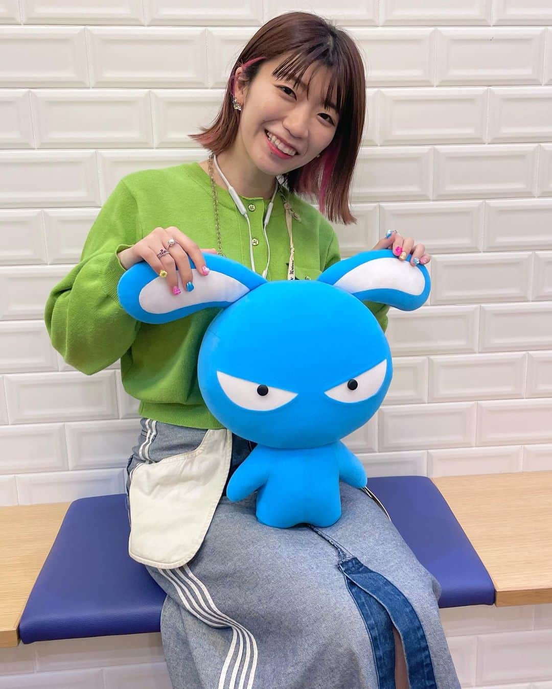 ぱいぱいでか美のインスタグラム：「今日からFAV FOURの水曜レギュラーアシスタントです！ . 先日お知らせしましたが NACK5『FAV FOUR』の水曜レギュラーアシスタントになりました！ 毎週、MCの古坂大魔王さんとお届けしていきます✨ 今夜が初回です！ このあと20時から3時間の生放送！ そして昨日のライブで初披露した 大森靖子さんプロデュースの新曲 『NEVER BE YOUR LITTLE GIRL』を初O.Aしちゃいます❣️ 絶対きいてねー！ . #nack5 #favfour #fav795 でか美ちゃん #古坂大魔王 さん」