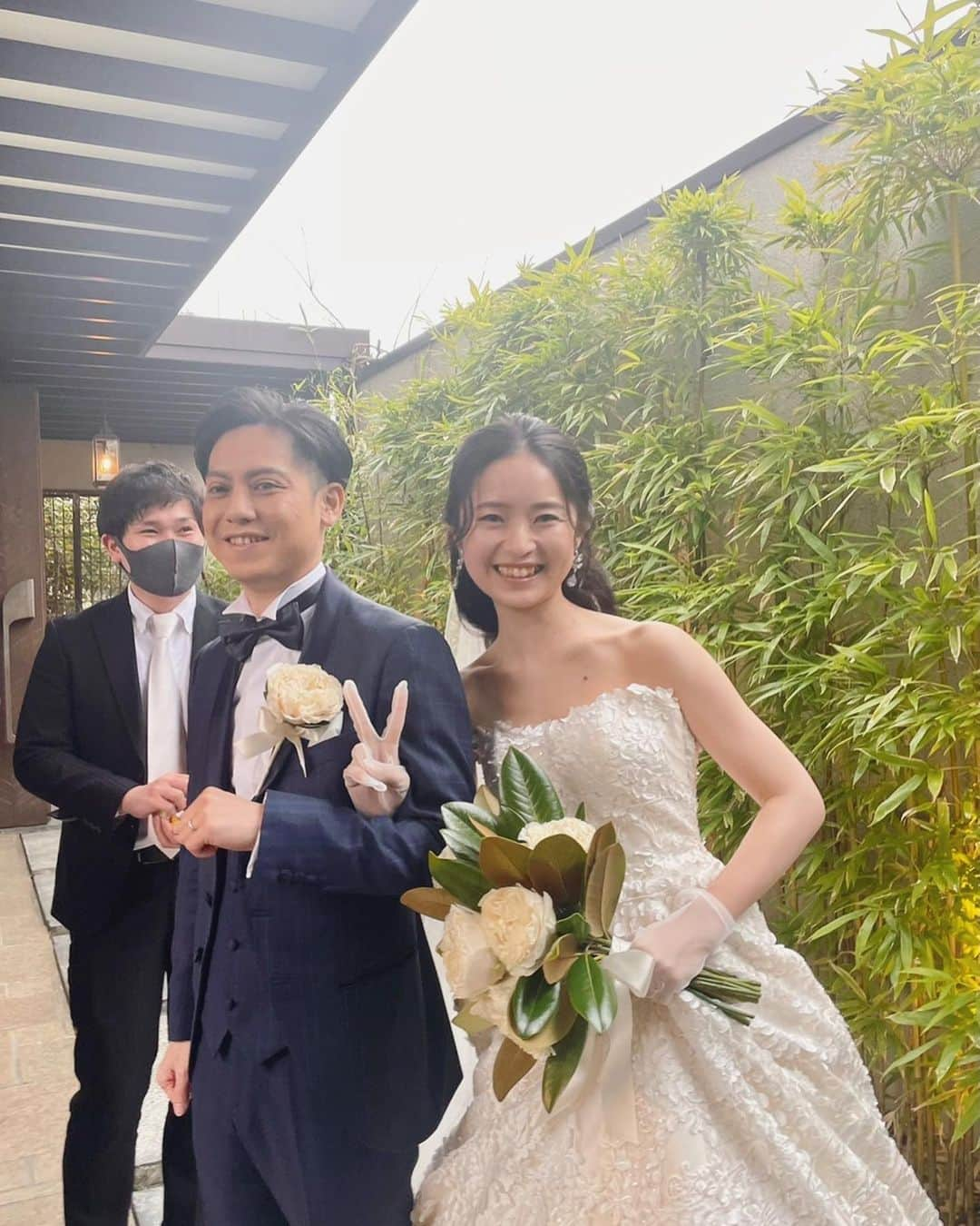 ERICAさんのインスタグラム写真 - (ERICAInstagram)「時差投稿😉  3月に行われた、はるちゃんの結婚式💒💐💐 とっても素敵でした！  シェアOKをもらえたので、幸せのおすそ分け😉 個人的に、1枚目の幸せ溢れる笑顔が最高で、大好きな1枚😘です。 2枚目は、二人の写真を撮っている私の手をミサトちゃんが撮ったところ😆すごいタイミング✨ 3枚目は、乾杯のスピーチをさせて頂いたところ☺️とっても素敵な二人の素晴らしい人柄をお話しさせて頂きました。  参列した全員が笑顔になるくらい、あたたかくて穏やかな雰囲気でした🥰✨  本当におめでとうございます🎉🎉🎉 これからもずっと宜しくね😉✨  #wedding #weddingphotography #bestfriend #love #omotesando #クラシカ表参道 #photooftheday #instadaily #weddingdress #instalike #instalife」5月4日 19時49分 - erica_lillian1983