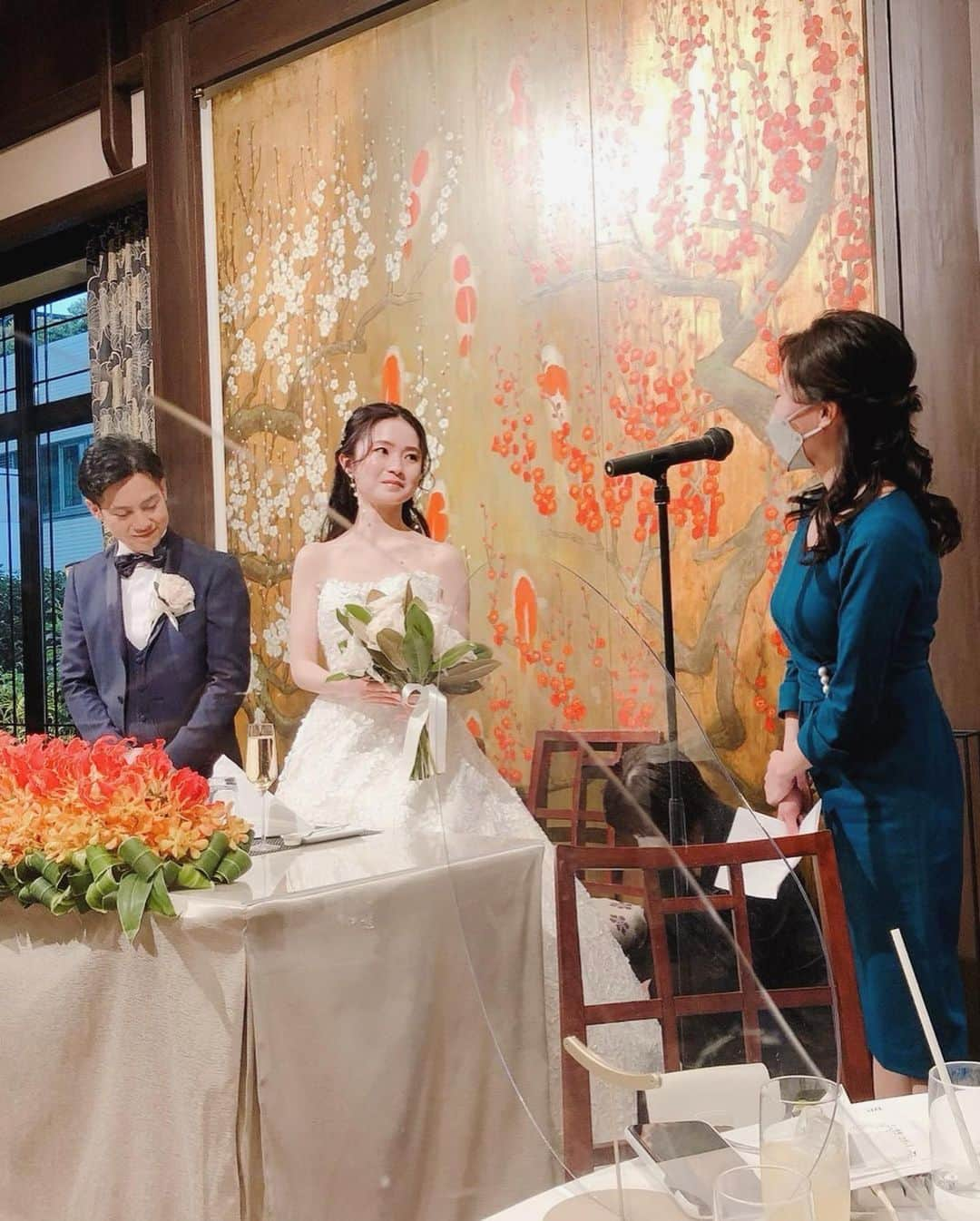 ERICAさんのインスタグラム写真 - (ERICAInstagram)「時差投稿😉  3月に行われた、はるちゃんの結婚式💒💐💐 とっても素敵でした！  シェアOKをもらえたので、幸せのおすそ分け😉 個人的に、1枚目の幸せ溢れる笑顔が最高で、大好きな1枚😘です。 2枚目は、二人の写真を撮っている私の手をミサトちゃんが撮ったところ😆すごいタイミング✨ 3枚目は、乾杯のスピーチをさせて頂いたところ☺️とっても素敵な二人の素晴らしい人柄をお話しさせて頂きました。  参列した全員が笑顔になるくらい、あたたかくて穏やかな雰囲気でした🥰✨  本当におめでとうございます🎉🎉🎉 これからもずっと宜しくね😉✨  #wedding #weddingphotography #bestfriend #love #omotesando #クラシカ表参道 #photooftheday #instadaily #weddingdress #instalike #instalife」5月4日 19時49分 - erica_lillian1983