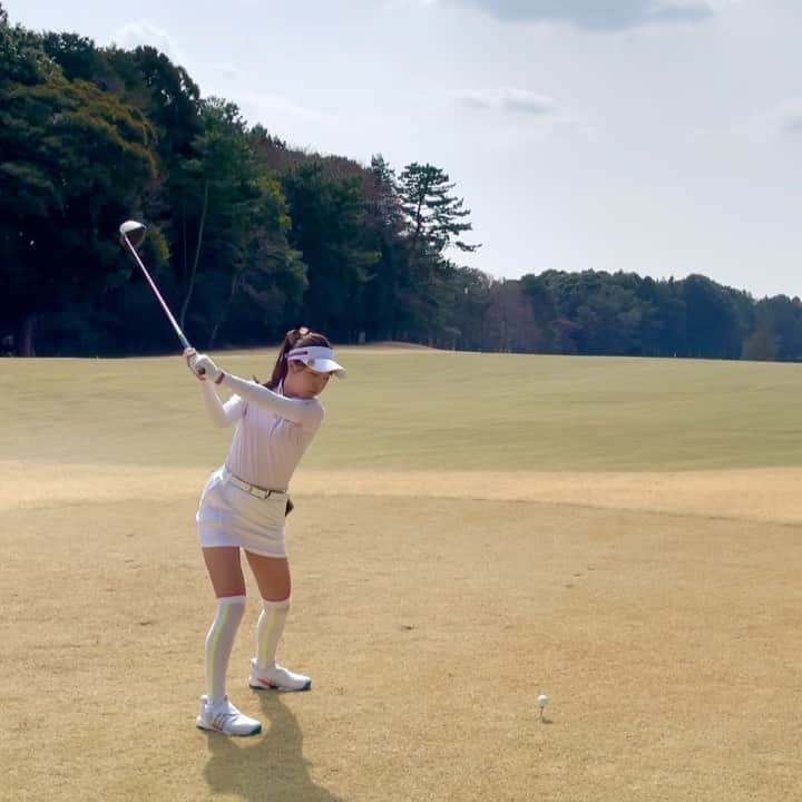 萩原菜乃花のインスタグラム：「よきよきー！！ そろそろ夏に向けて体を鍛えたい🏋️‍♀️🤸🧘‍♂️🏊‍♂️  #ゴルフ#ラウンド#ゴルフ女子#スイング動画#トレーニング#トレーニング女子#ゴルフスイング#ゴルフ男子#ドライバー#アディダス#adidasgolf#adidas」