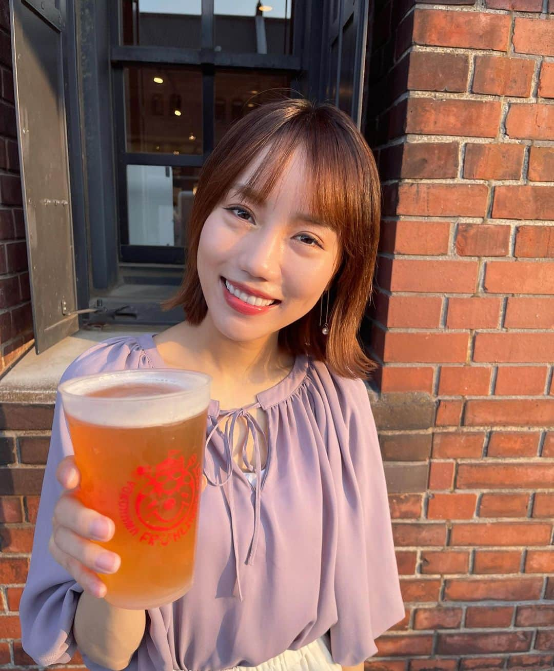 中矢邦子のインスタグラム：「・ 神奈川県産・湘南ゴールドのクラフトビール🍊  狙っていたんで、 お仕事終わりにサクッと一杯♩  #ヨコハマフリューリングスフェスト  #湘南ゴールド #赤レンガ倉庫」