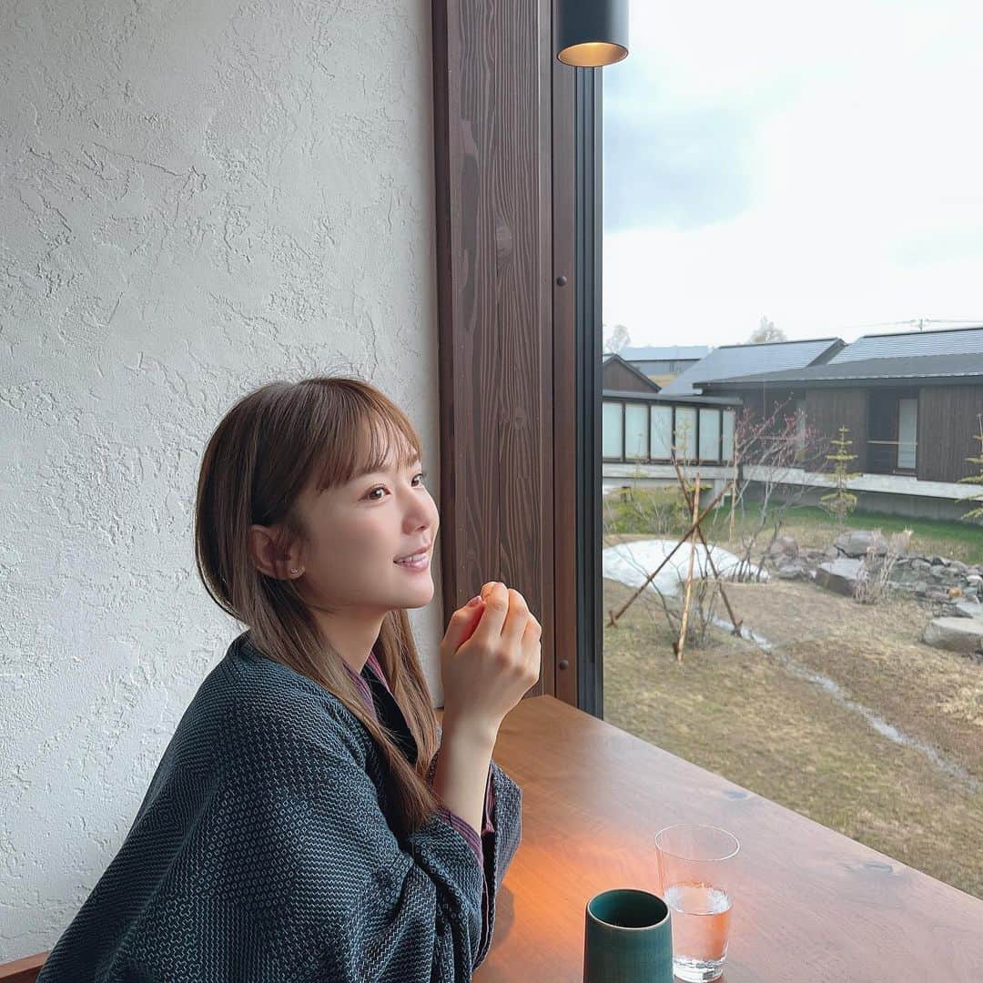 ひよんのインスタグラム：「♨️🍜🐏🍨🍣  GWの旅行は人生初めての北海道が😆💓 楽しすぎて胸がいっぱい🤣👏❤️ㅋㅋ まだまだGW続くの嬉しい🥹💪  @raku_suisan   #北海道 #ニセコ #小樽 #旅行 #ひよん」