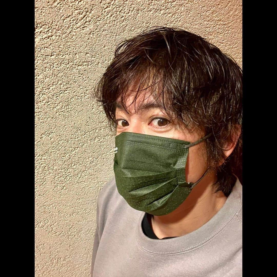 木村拓哉さんのインスタグラム写真 - (木村拓哉Instagram)「⁡ ⁡ ⁡ 「サッパリしたくて、10分を4ラウンド入って来ましたぁ〜❕ バッチリ整いました❕」 ⁡ PEACE‼︎ ⁡ STAYSAFE! ⁡ 拓哉 #木村拓哉#TakuyaKimura」5月4日 21時02分 - takuya.kimura_tak