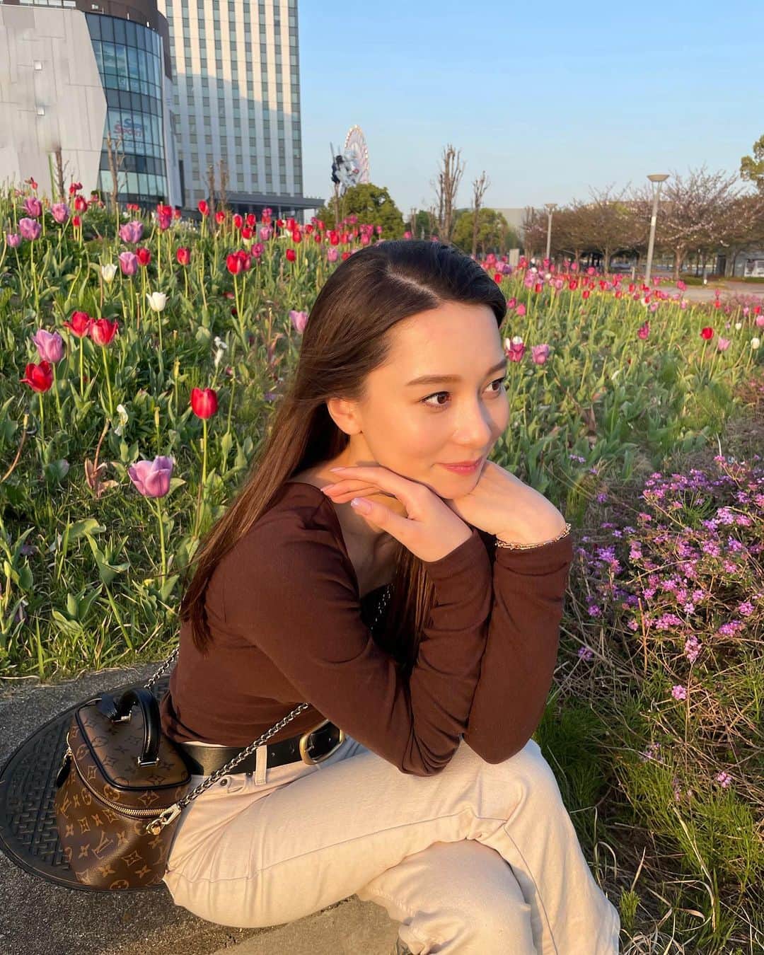 のインスタグラム：「さんぽ🌷💛  たくさん撮ってくれ、 たくさん笑かしてくれるモカさん☺️✨」