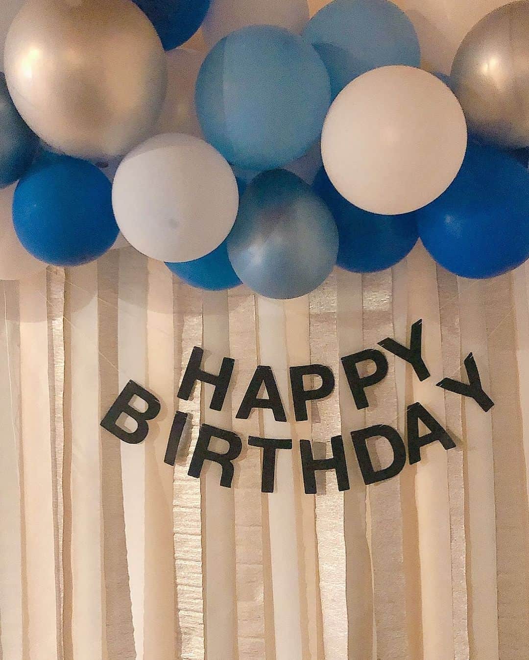 小畑由香里のインスタグラム：「✤  息子12歳のbirthday♡ 来年は中学生🥹 気づけば こんなにも成長してるね🥹 お勉強もサッカーも 一生懸命頑張っている姿に 母として少しでも サポート出来てるかな… これからの成長が 楽しみです♡  GWは連日サッカー⚽️で 今日も暑い中 ヘトヘトになって 帰ってきて すぐにご飯‼️  写真撮る間もなく とにかく食べな〜 状態。。。😂  昨日潮干狩りで取った はまぐり達♡ しっかり塩抜きして 今日、酒蒸しして 食べました✨  今年はケーキではなく ｻｰﾃｨｰﾜﾝｱｲｽｸﾘｰﾑのアイスと 巾着クレープにしました🍨🤍  見た目も可愛くて お砂糖も加減できたので とても美味しく 頂きました💕  #息子birthday #yukariのcucina  #birthday #潮干狩り#あさりじゃないよ#はまぐり#gw」