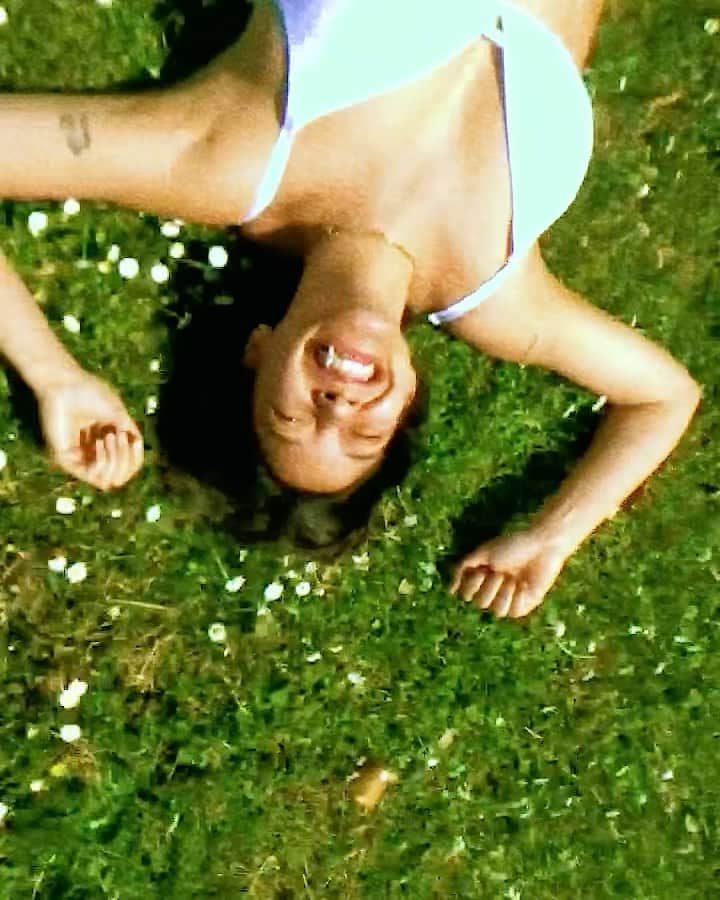 ナオミ・シマダのインスタグラム：「fresh & freeeeee @sloggi_north 💦  #wemove #everfresh #ad  video by @nicoloterraneo」
