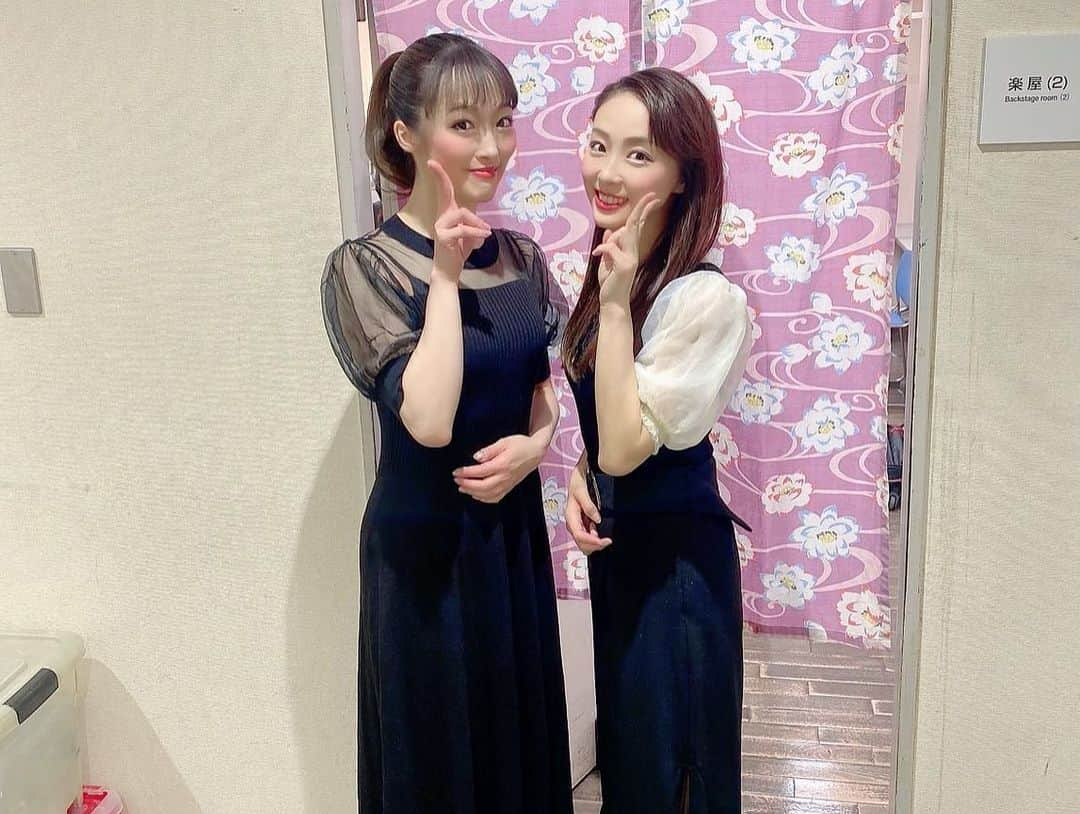 安達星来さんのインスタグラム写真 - (安達星来Instagram)「劇団東少presentsミュージカルコンサート 無事に終演いたしました✨  このような状況下ですが、たくさんの方々にご覧いただきました🥰満席のお客様に思わずうるっとしました。  ご来場いただきましたみなさま、 本当にありがとうございました🌷  東少さんの作品に携わらせていただくと、心が清められるといいますか、本当にあったかい気持ちになります。 そしてどの作品にも気持ちがメッセージがたくさんあって、出演している側も胸がきゅっとなります。  今回は出演させていただいた「シンデレラ」「人魚姫」「孫悟空」から数曲歌わせていただきましたが、他にもたくさん素敵な作品楽曲があって、他のキャストの方々のパフォーマンスを見ていてもワクワクドキドキ感激しました。  観てくださったみなさまにも届いていたら幸いです☺️  素敵なキャストのみなさま、スタッフのみなさま、そしてお客様。このような機会に感謝でいっぱいです。  本当にありがとうございました💐 またお会いできる日まで...💓  星来⭐️  #劇団東少 #北沢タウンホール 写真①出演者の皆様と💓 写真②実は初共演！まこちゃんこと小川麻琴ちゃんと💓 写真③るみさんこと瀬戸内美八さん💓るみさんには赤毛のアンで私がアンを演じさせていただいた時に、るみさんがマリラさん✨それ以来とてもお世話になっております。 写真④おなじみ！ひろみこと空乃みゆちゃんと💓私服ショット。あれ？！洋服がなんだか似てる？！笑  写真が撮れなかった方がたくさんでしたが💦😭 ありがとうございました👗」5月4日 21時46分 - seira_adachi