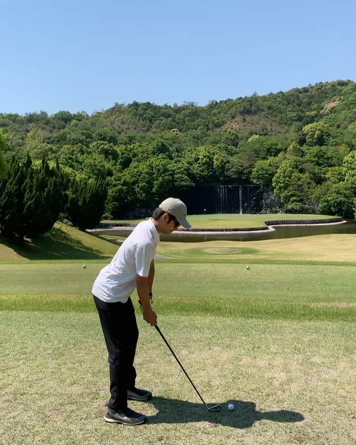 斉藤祥太のインスタグラム：「ゴルフ楽しいなぁ⛳️ nice shot!!頂きました😎 気持ちの良い季節ですね♪ #ゴルフ#golf  #土佐カントリークラブ  #黒潮カントリークラブ  #斉藤祥太」