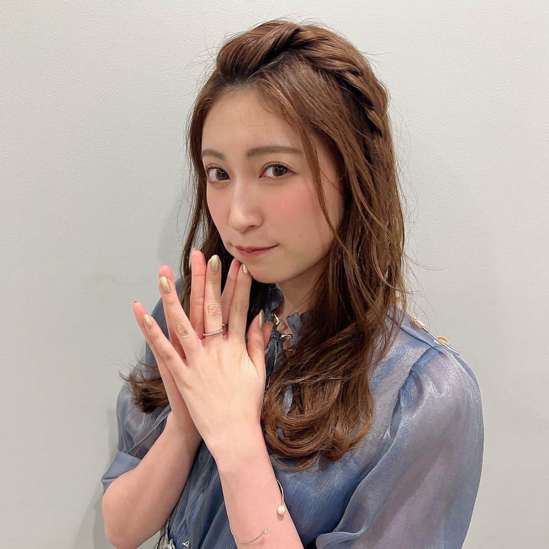 吉田朱里さんのインスタグラム写真 - (吉田朱里Instagram)「最近のお衣装とヘアアレンジ💘 どれが好きー？💖💖💖 ヘアアレンジはNMB48時代からのメイクさんだから、色んなヘアアレンジしてくれるー🫣💖さすが！ #fashion #ootd #make #ヘアアレンジ」5月4日 22時18分 - _yoshida_akari