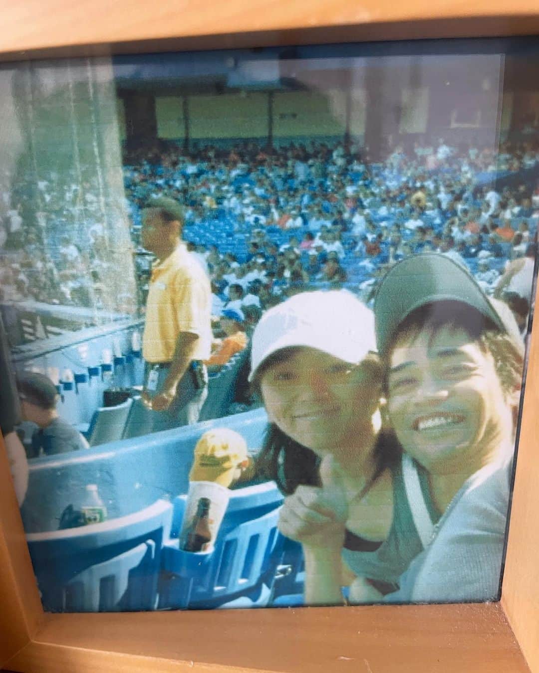 名倉潤さんのインスタグラム写真 - (名倉潤Instagram)「今日は結婚記念日🎉 丸17年です🌸 17年いろいろあったけど、 妻のおかげで楽しく過ごせた17年でした😊 これからもよろしくお願いします🤲いつも妻には感謝しかありません。いつもほんまにありがとう😊 ちなみに2枚目の写真は薄くなったけど、 新婚旅行でNYに行ってヤンキースタジアムに行った写真です。 #ヤンキースタジアム感なし🏟」5月5日 7時43分 - nagrat1968