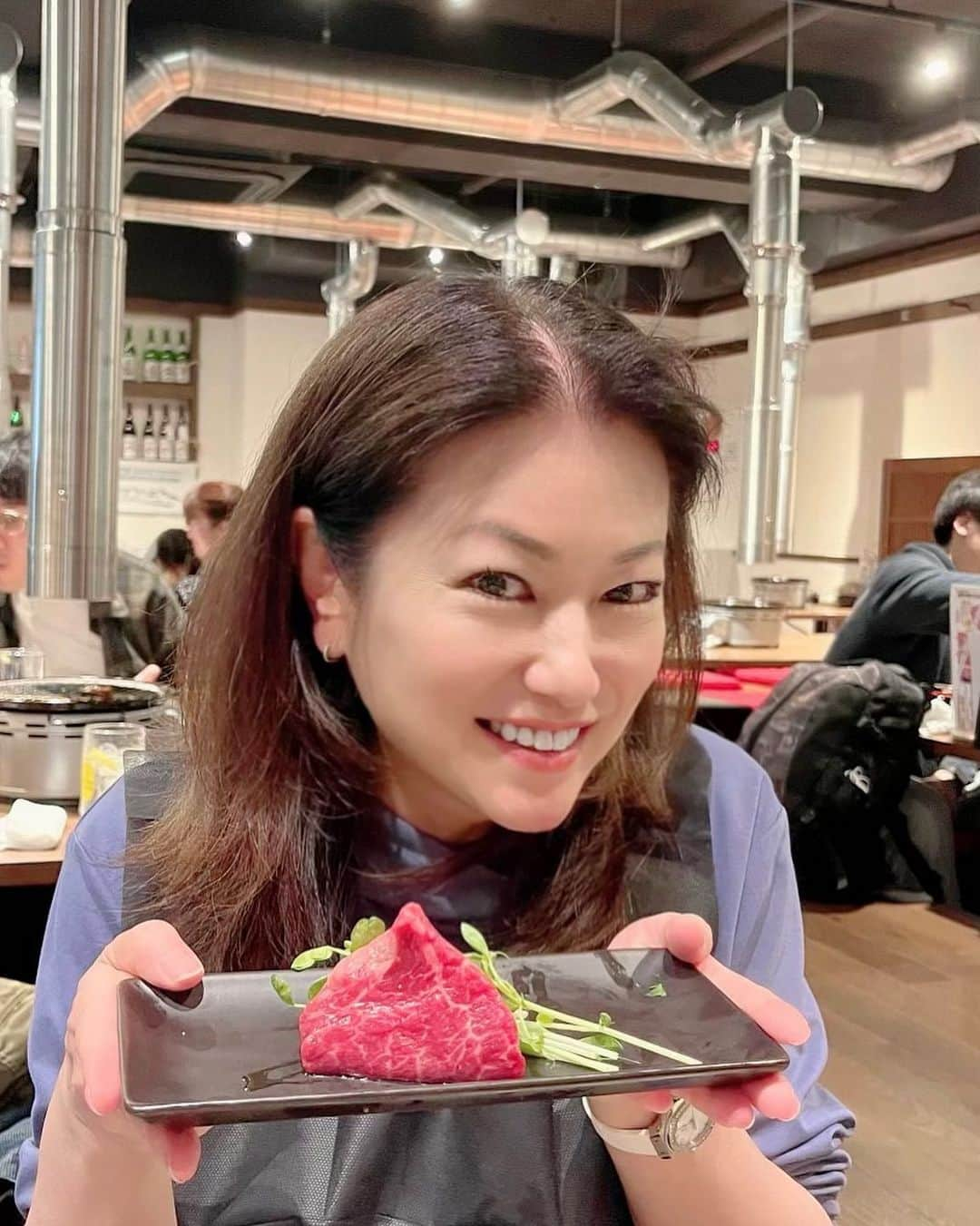 岡安弥生さんのインスタグラム写真 - (岡安弥生Instagram)「「肉匠親方」赤坂店オープンしました！早速、姪っ子たちと。 やはり、地元群馬の赤城牛は、美味いっ🥰コスパよすぎ✨#肉匠親方#肉匠親方赤坂店#赤城牛#赤身肉うま#ホルモンもやばい#食べすぎた#コスパ最高#満席#群馬ラブ#akasaka#tokyo」5月5日 7時46分 - yayoin3