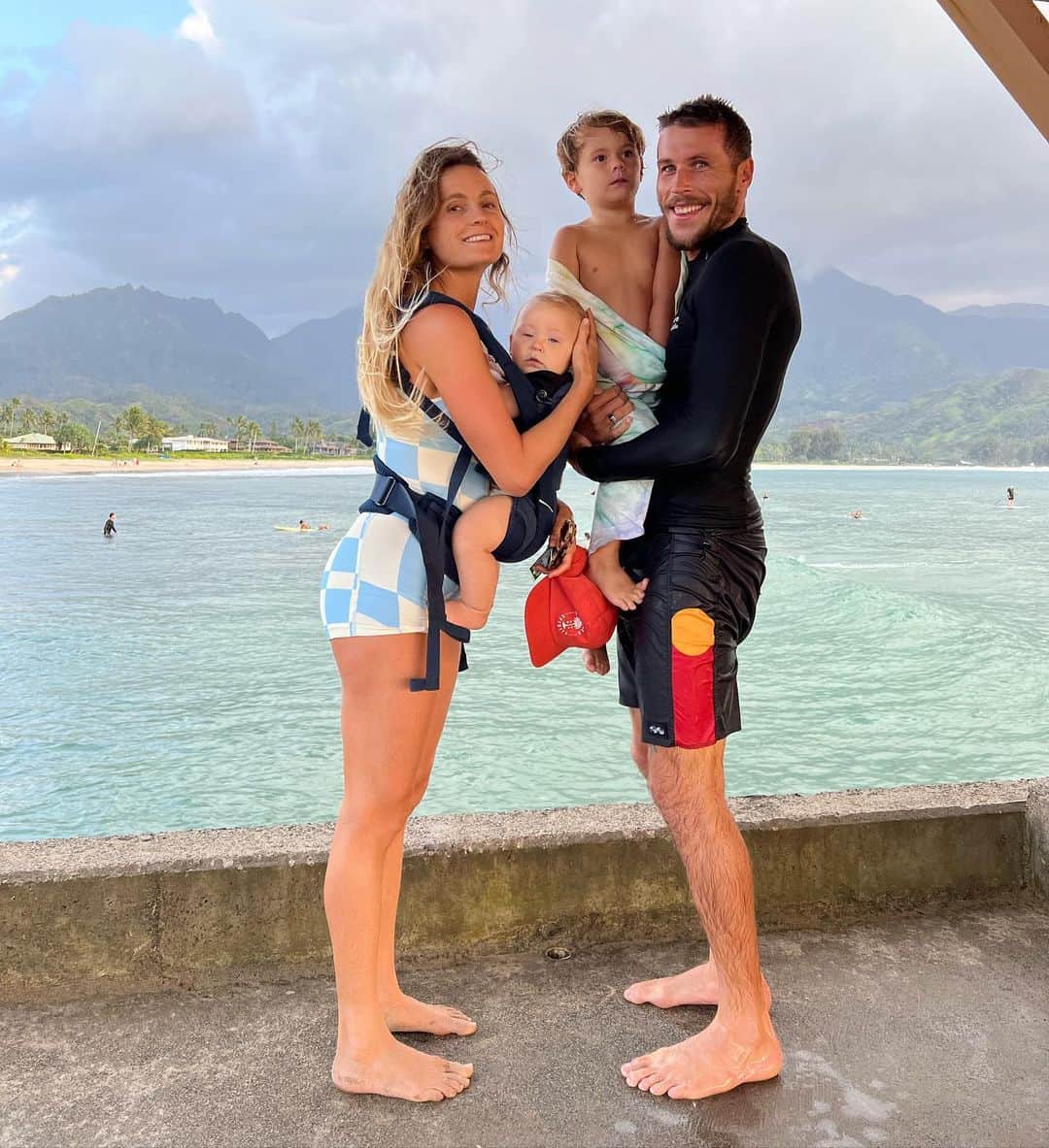 アラナ・ブランチャードのインスタグラム：「Lil photo dump of the last few weeks at home. Our adventures start tomorrow✈️」