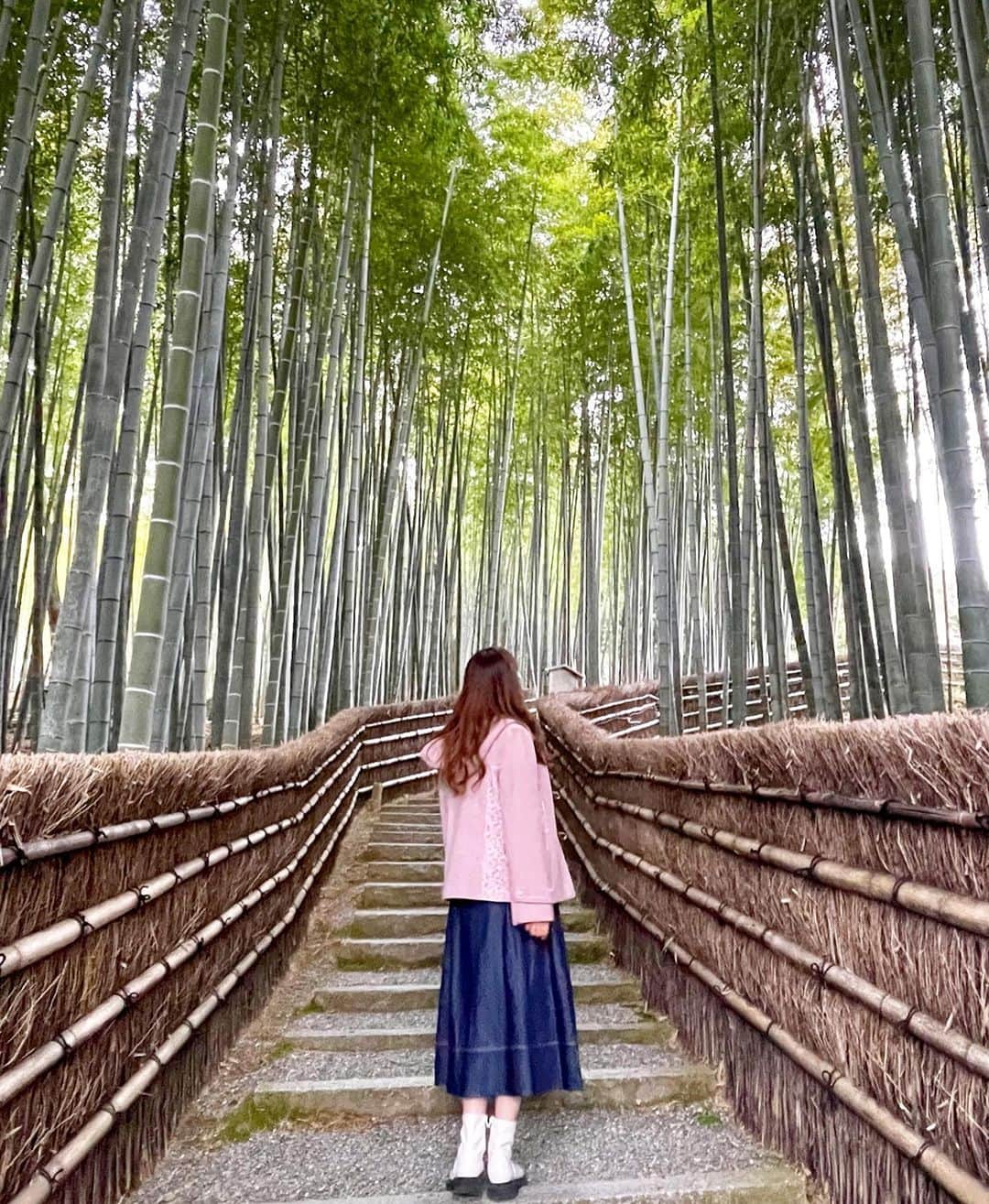 のインスタグラム：「京都での思い出ロケ写真🎋 大人の修学旅行がテーマだったんだよ✌️ 手作り八つ橋がもちもち美味しくできて感動でした🥺 ⁡ ゴールデンウィークはどこも人が多いらしいので 静かに過ごしてる〜🤣おうちさいこー！！ ⁡ 番組はYouTube #いい福みつけ旅 検索してね🌈 ⁡ ⁡ ⁡ #京都 #京都観光 #橘ゆりか #嵐山 #車折神社 #八つ橋 #竹林 #京都旅」