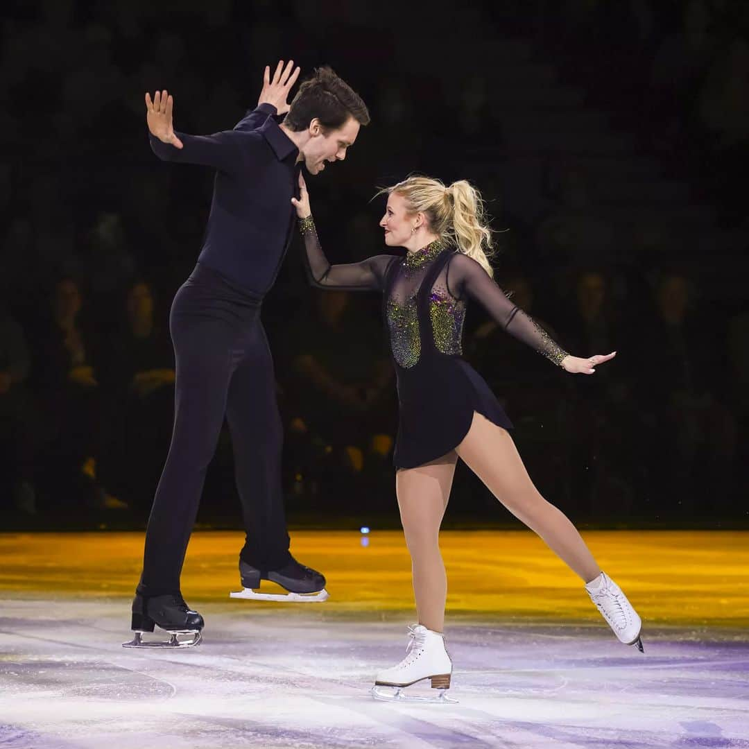 マイケル・マリナロのインスタグラム：「Living my best life performing with @starsonice 🤘」