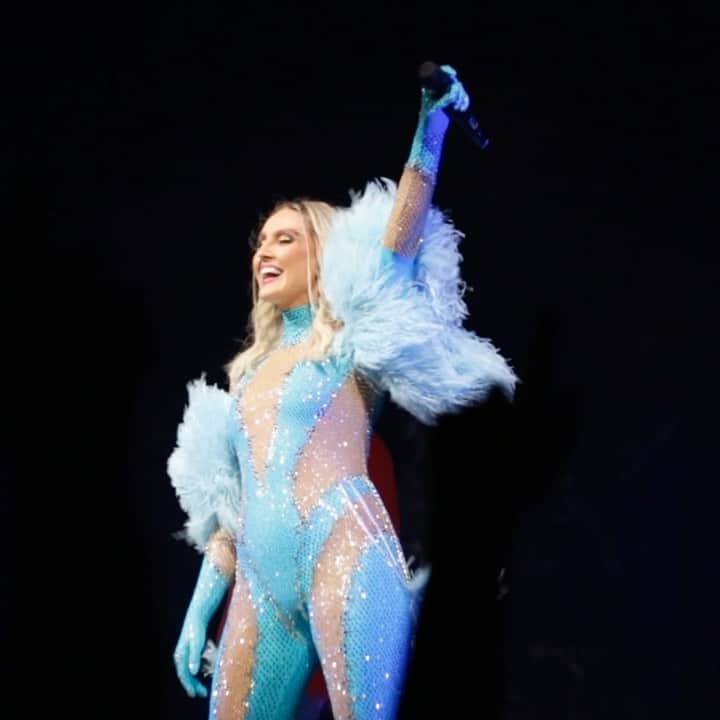 リトル・ミックスのインスタグラム：「We’re having the time of our lives on the #ConfettiTour 🥺 You have all been INCREDIBLE. Thank you for making it so special 💖 Tickets to watch our final show livestream in London are on sale now, link in our bio ✨」