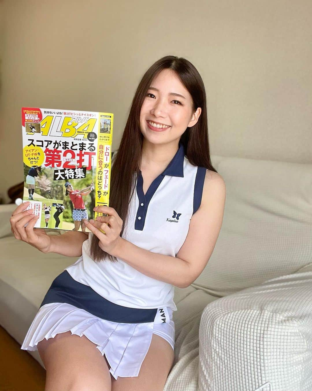 江原詩織さんのインスタグラム写真 - (江原詩織Instagram)「おはようございます🌈 アルバを読んでラウンドに向けてモチベーションを高めてますっ🏌️‍♀️✨  最新号はパーオン率を上げたい今の私にぴったり！ "スコアがまとまる第2打"が特集されてます❤️  そそられますよね🥺♡  実戦で注意すること意外に練習方法も載ってるのでとても参考になりました🤗  #アルバ #alba #ゴルフ #ゴルフ女子 #インスタ女子 #アルバトロスビュー #golf #付録 #レッスン #PR  #へたっぴゴルフ研究所 #golfswing #打ちっぱなし #女子ゴルフ #ゴルフ女子 #ゴルフ男子 #ゴルファー #golfrange #golflife #golfer #golf #골프 #กอล์ฟ #高尔夫球#golfstagram #instagolf #photogram #instaphoto」5月5日 7時30分 - shiori__golf