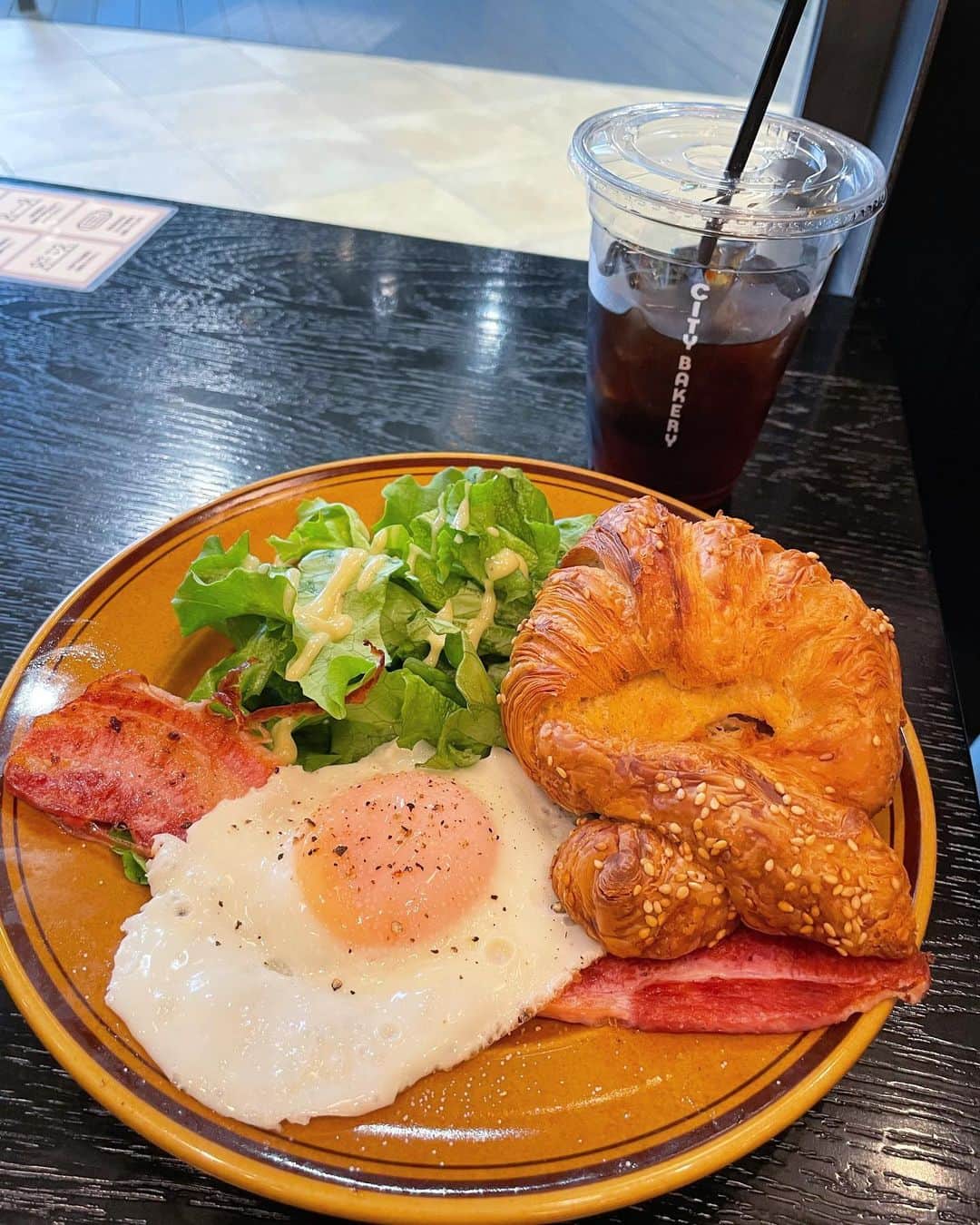 田中良子さんのインスタグラム写真 - (田中良子Instagram)「早朝から散歩してからの朝ごはん食べての爆睡🥲 missった👼🏻」5月5日 17時04分 - tanakaryoko102