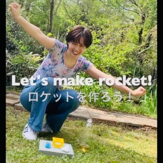 ジャスミンのインスタグラム：「今日は天気が良かったので外でロケットの実験をしました🚀  英語でやっているので、英語のリスニングの練習に活用してみてね！  #ロケット #rocket #理科 #実験 #steam教育 #英語 #english #リスニング #最後の #リアクション #みてね #子どもの日」