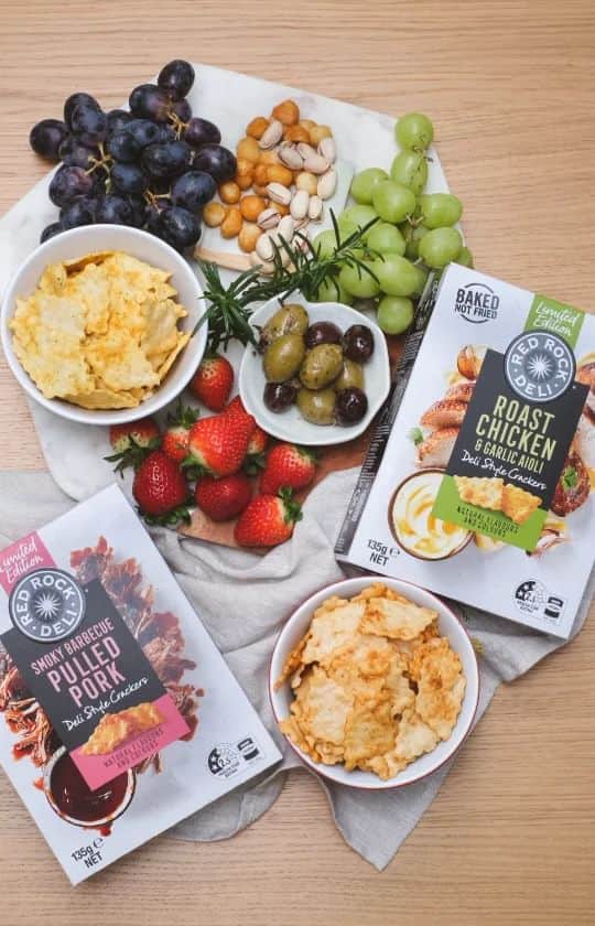 Erinaのインスタグラム：「New Red Rock Deli Deli Style Crackers flavours are available exclusively at Woolworths!😆  I have tried the Smoky Barbecue Pulled Pork and Roasted Chicken & Garlic Aioli! These are generously seasoned with deli inspired flavour combinations and it is oven-baked until perfectly light and crispy!  I didn’t want to have anything else because it is so flavourful! I made a platter with fruits and nuts which worked perfectly well with delicious savoury flavours! @redrockdeli_aus Find them in the cracker aisle.  @redrockdeli_aus #ad  #foodstylist #写真好きな人と繋がりたい #breakfastclub#シドニー生活 #オーストラリア#グルメ #시드니 #호주  #cafelife #chips #snack #カフェ #カフェ巡り #breakfastidea #foodpic #food photography #foodshare#foodcoma #チップス」