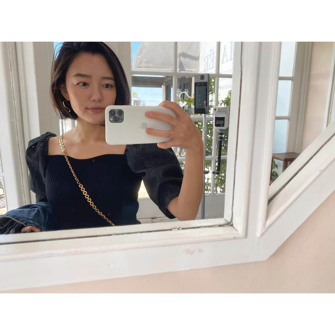 阿部優貴子さんのインスタグラム写真 - (阿部優貴子Instagram)「GW、4回目の結婚記念日でしたので、 ヒサシブリのおデートin葉山🌱 記念日は毎年こちらのラマーレさんにくるのが定番に。  南仏にいるかのような雰囲気もさることながら ブイヤベースが本当に最高。🦑 あと、東京から葉山までのドライブって ちょうどいい距離で 夫婦の会話がはずむってのもポイント。笑  新生活になってなかなか休みを合わせられないのですが、 子供預けてたまーの大人ジカン、大事ですネ☝️  #結婚記念日  #4年目もよろしく #ラマーレドチャヤ」5月5日 18時18分 - abe_yuki94