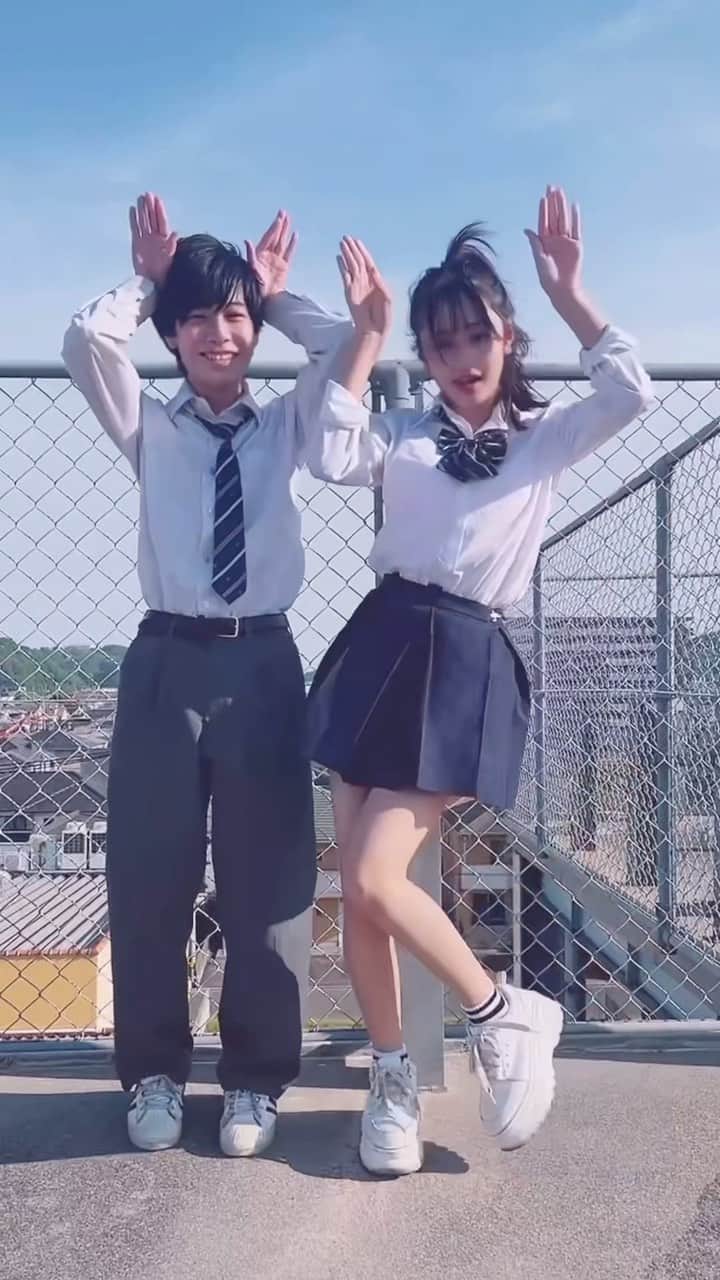 みゆはくのインスタグラム：「ハイテンション🐰💙#dance #love #みゆはく」