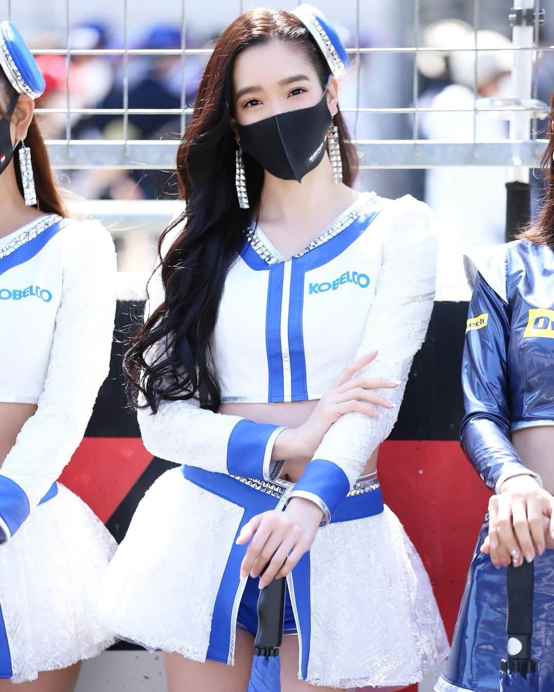 太田麻美のインスタグラム：「SUPER GT Rd,2富士戦🗻 決勝レース39号車は、チームの戦略により1位まで大幅にポジションアップ出来ましたが13位でフィニッシュとなりました🏁  TGR TEAM SARDの応援有り難うございました💙❤️  #racequeen #rq #supergt #supergt2022 #costume #tgrteamsard #kobelco #kobelcogirls #レースクイーン #コベルコガールズ #コスチューム」