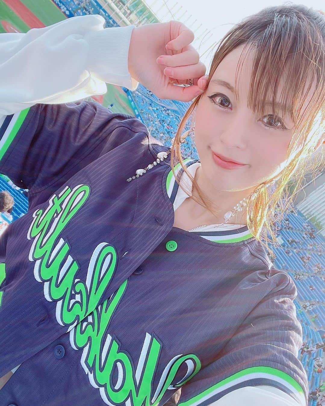 satomiさんのインスタグラム写真 - (satomiInstagram)「🦷⚾️☀️ ・ 4/30(土)〜☀️ホワイトニングしてジム行って野球見て充実した1日✌️ ・  久々の神宮🍽ご飯食べにきたぐらい たくさん食べたチートデイ⚾️🍟🐤 ・ ホワイトニングは中野です🦷 （@light_whitening） 新規誰でも初回2200円です✌️ ・ ・ 浜スタのオススメグルメも 知りたいです💕 ・  #東京ヤクルトスワローズ #ヤクルトスワローズ #野球観戦 #横浜ベイスターズ #横浜denaベイスターズ #神宮球場 #浜スタ #浜スタグルメ #神宮グルメ #ホワイトニング  #中野ホワイトニング #whitening #lightwhitening #横浜スタジアム #ハンバーガー #どら焼き #ポテト #山田哲人 選手グルメ #村上宗隆　選手グルメ #中村悠平　選手グルメ #青木宣親　選手グルメ  #ビール #つば九郎 #唐揚げ #インスタ野球女子 #ユニフォーム女子 #野球好きな人と繋がりたい」5月5日 13時00分 - saatoomii47