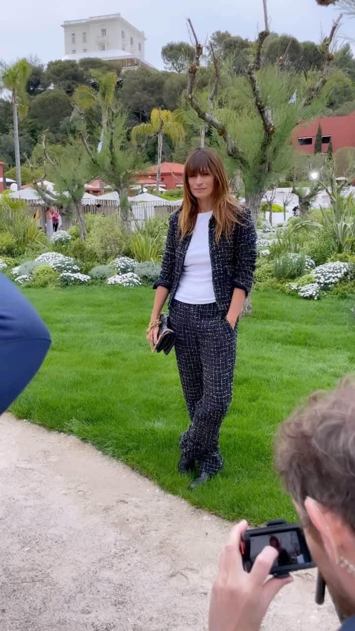 カロリーヌ・ド・メグレのインスタグラム：「💥💥 #ChanelCruise Hmu @cami.arnaud Video @saifoo7 @safemgmt」
